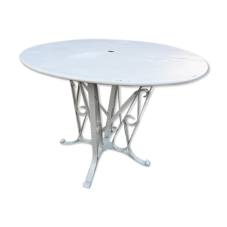 Wrought iron garden table riveted feet 1910