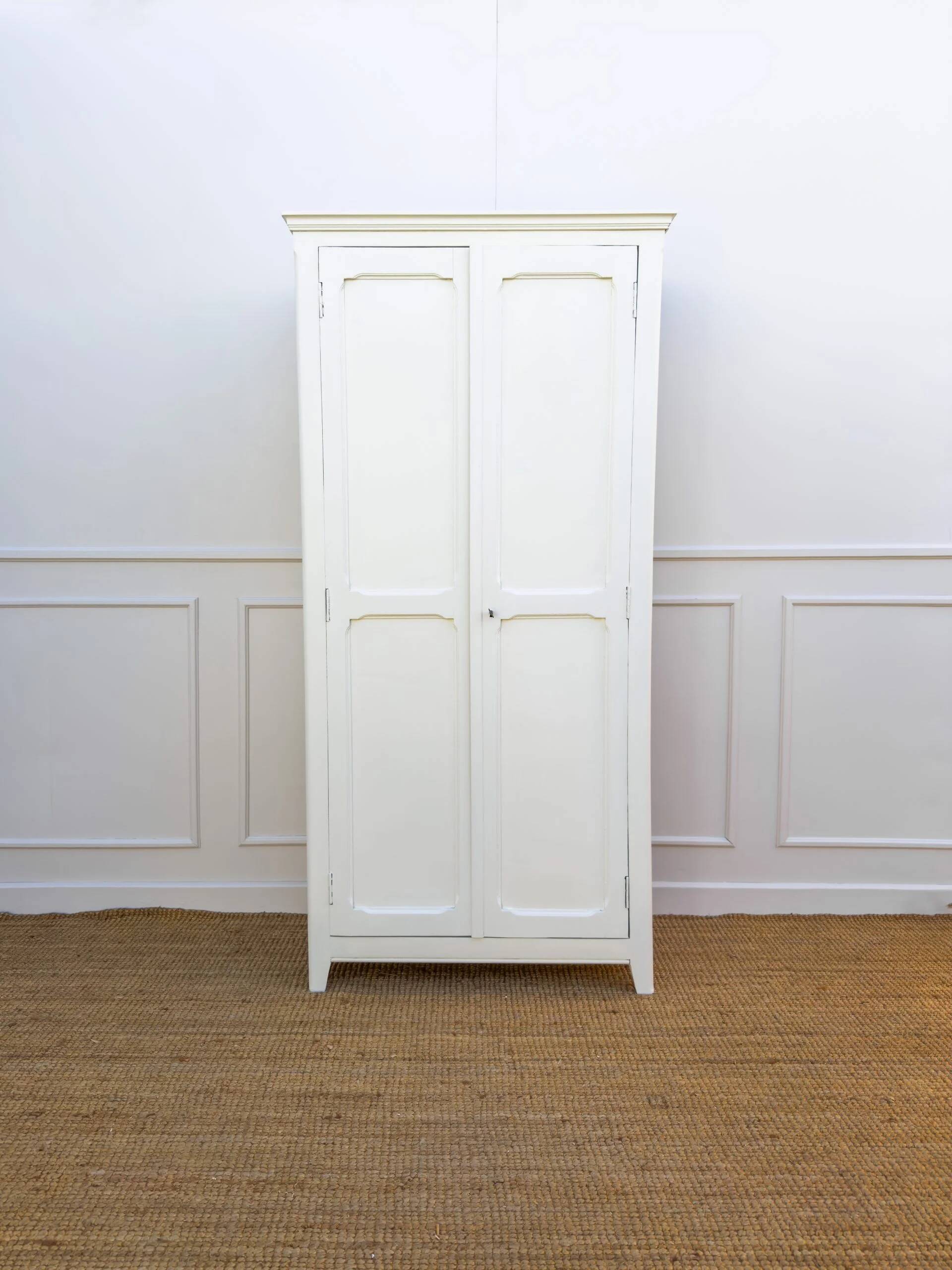 Armoire parisienne