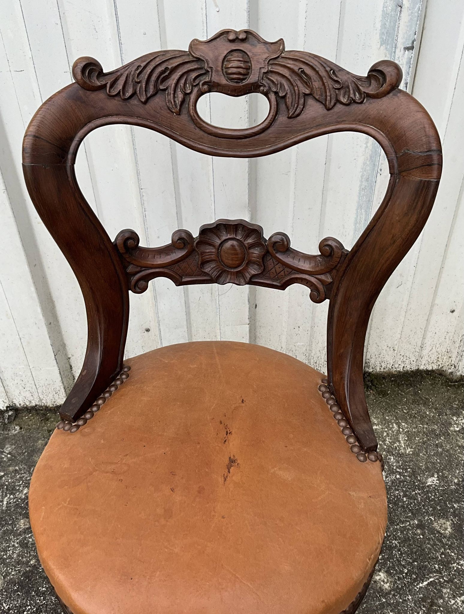 Chaise de harpiste en noyer massif milieu 19ème
