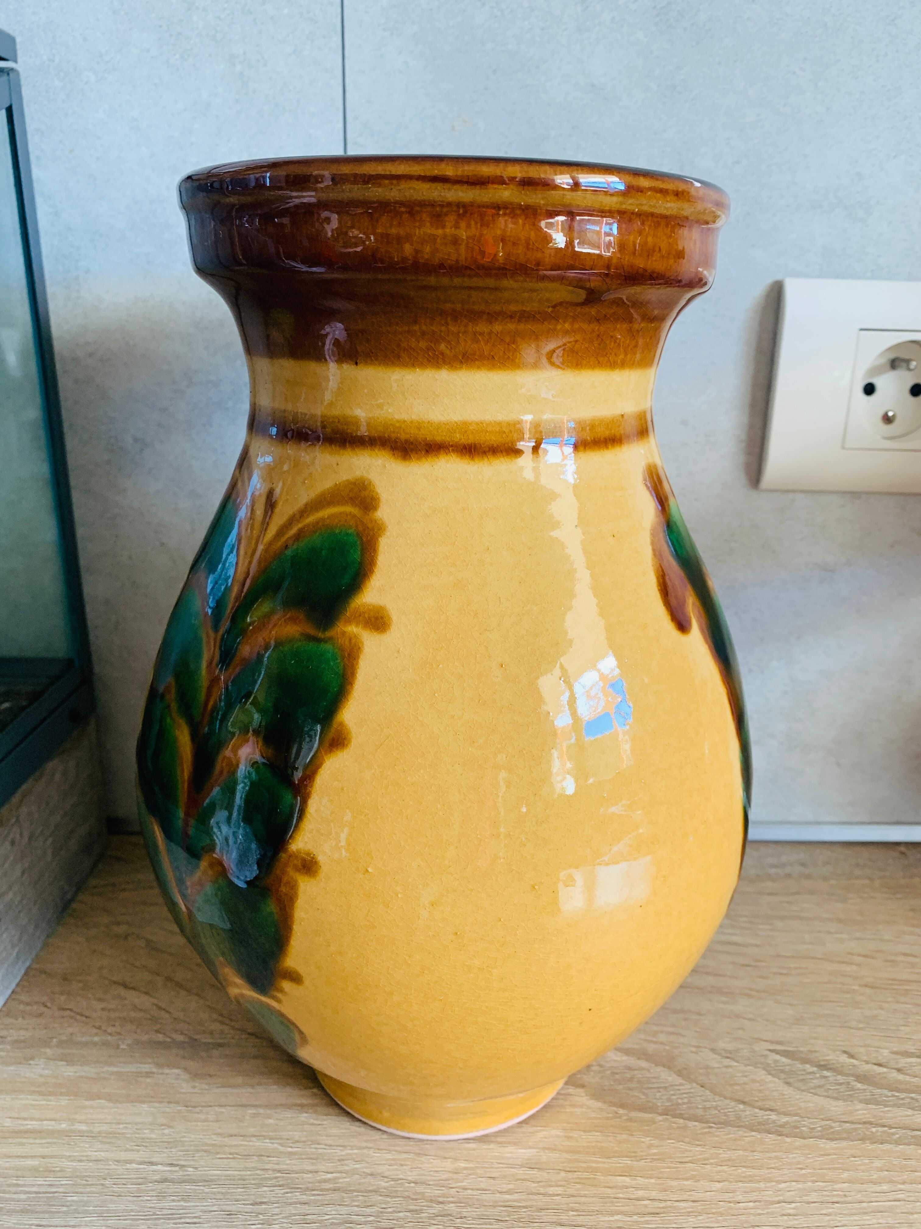 Savoyard vase in glazed ceramic