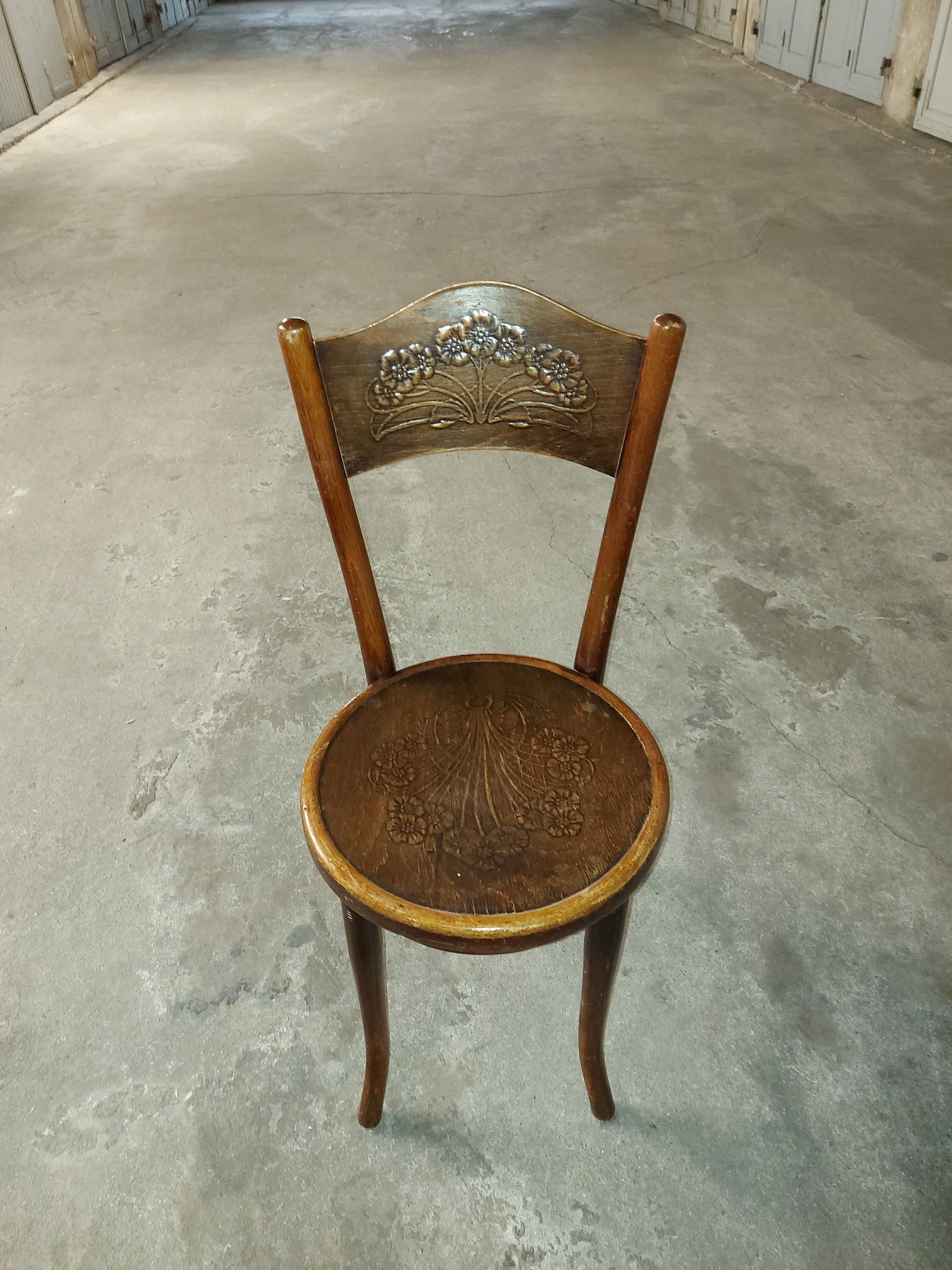 Chaise de bistrot art nouveau
