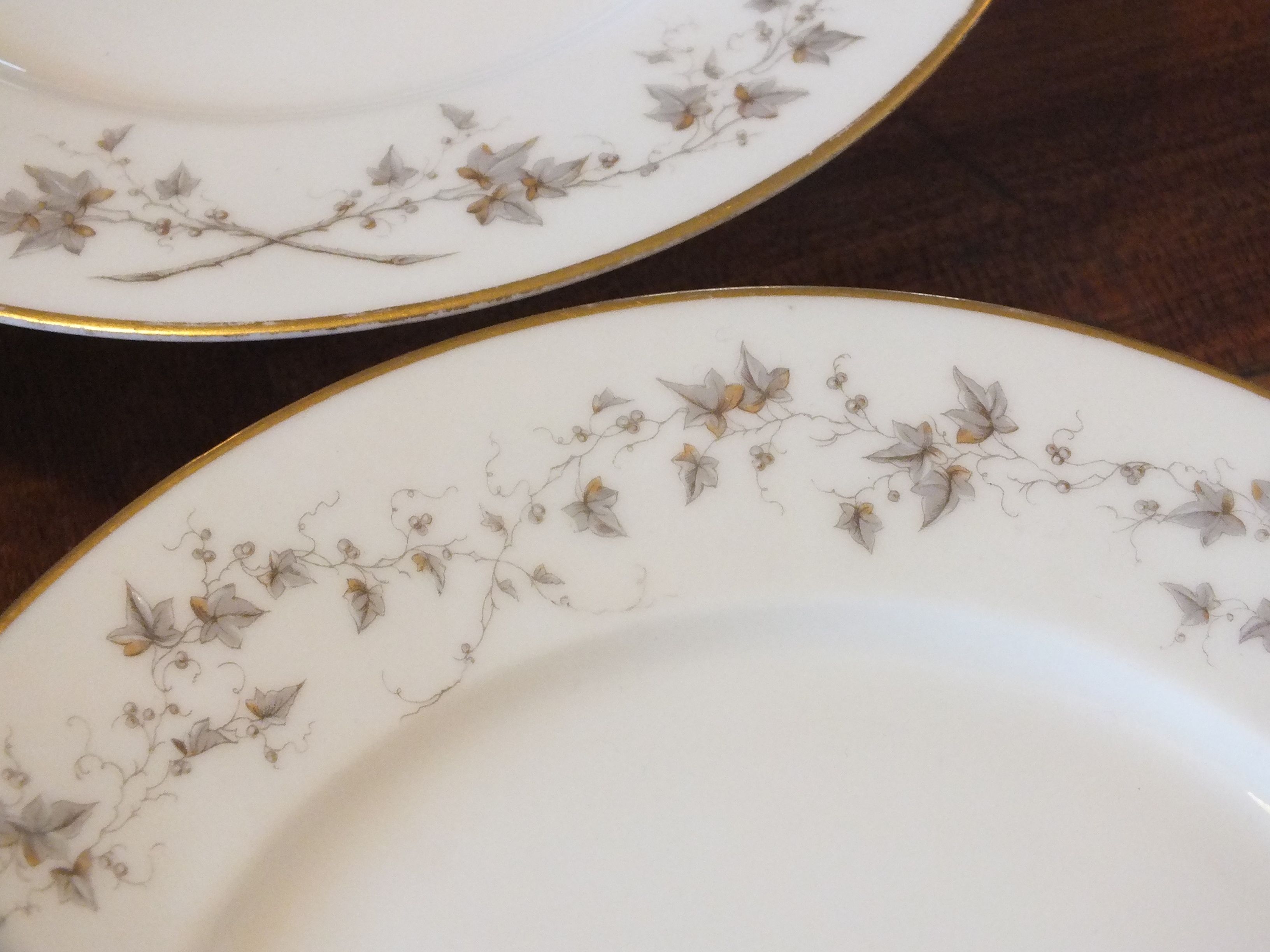 Set of 4 porcelain display cups of the depot rue Drouot in Paris