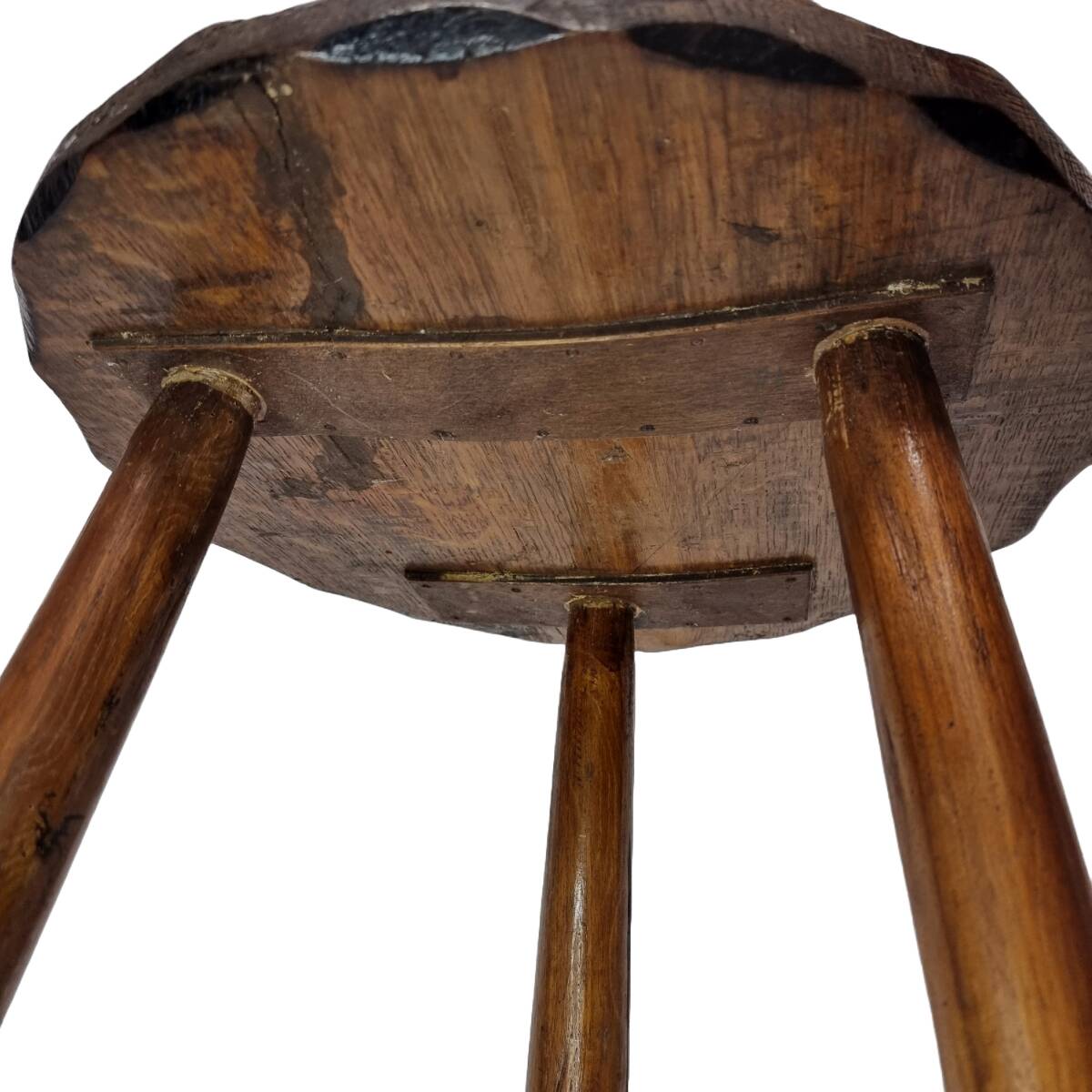 Tabouret tripode en chêne français, années 1960