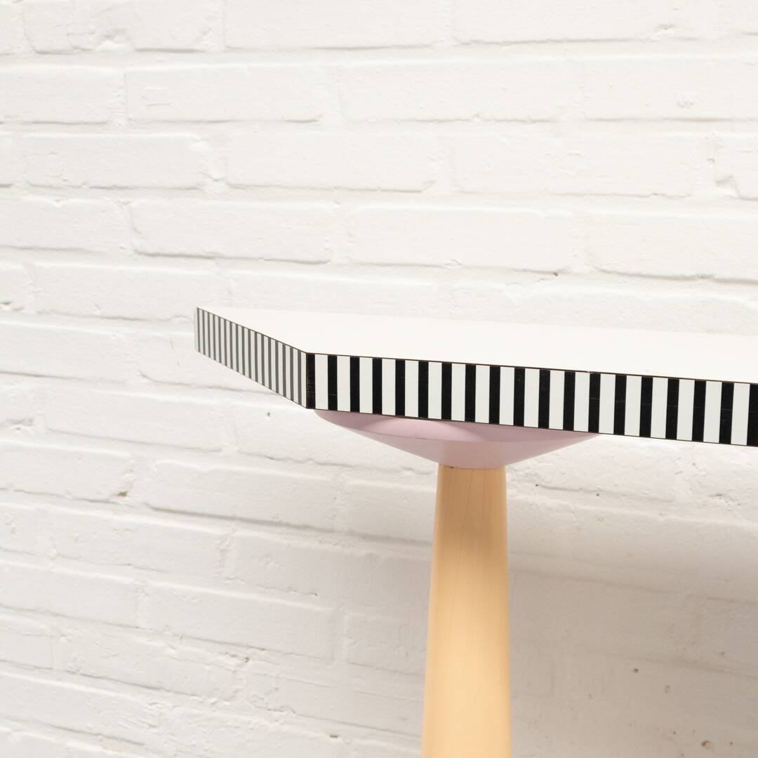 Console murale Memphis des années 1980