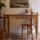 Table de cuisine ou de bureau en bois clair, années 30-40