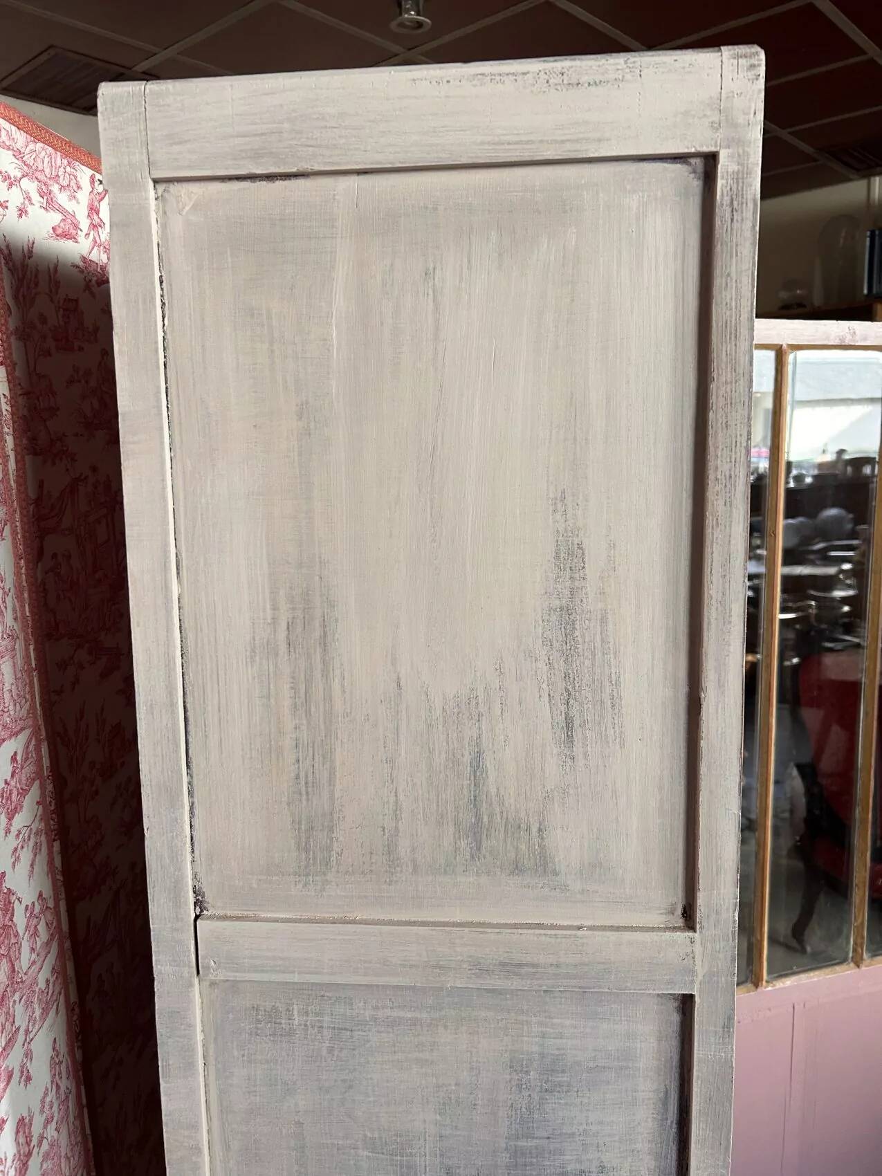 Small Parisian Art Deco glass cabinet with white patina - a timeless classic.