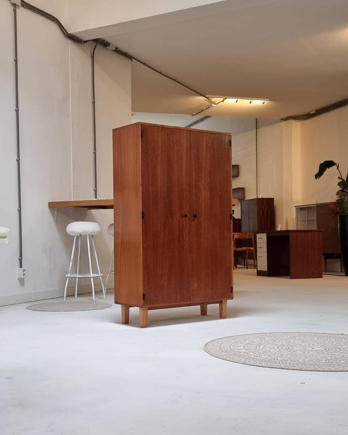 Armoire du milieu du siècle