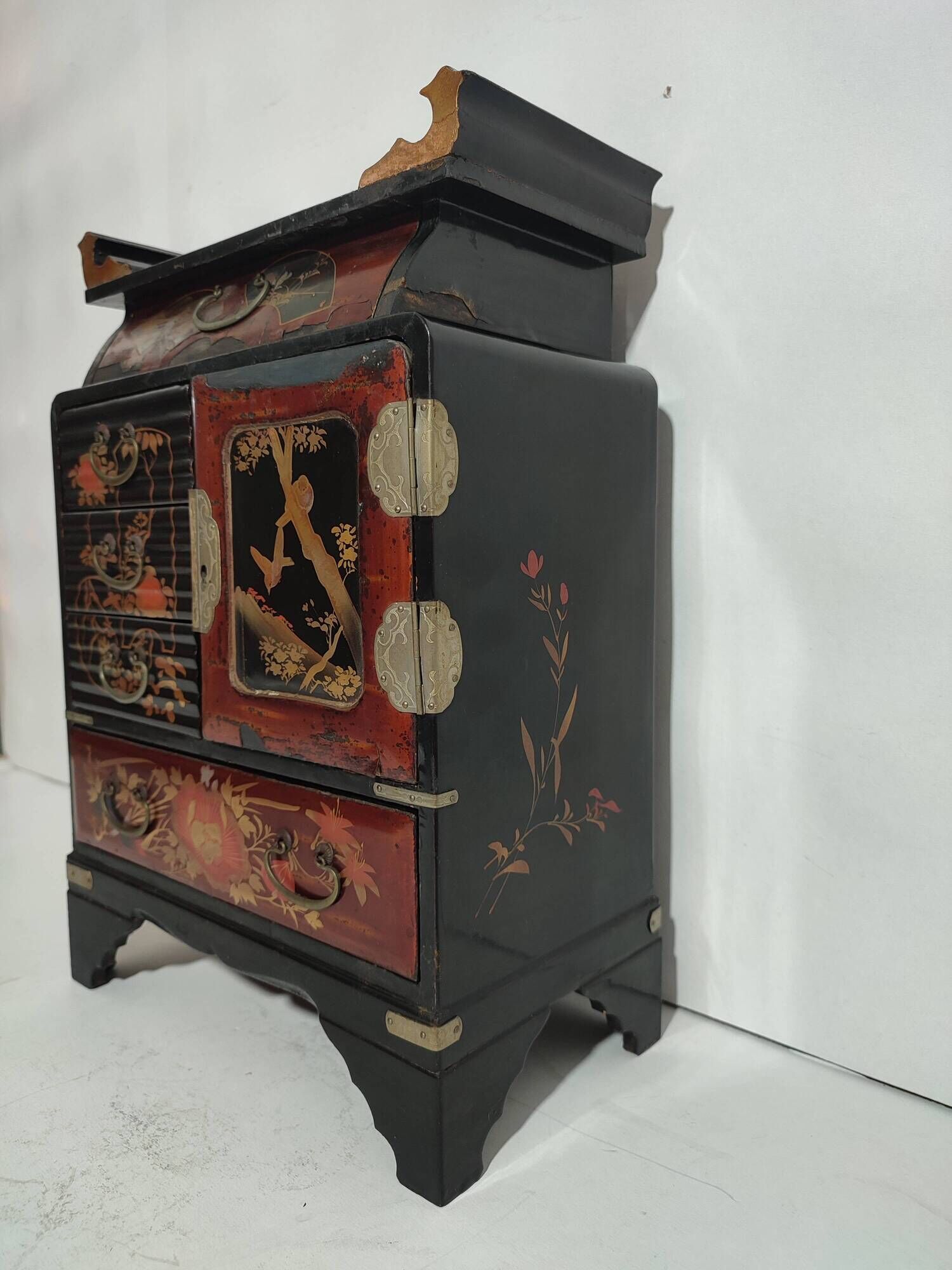 Japanese Lacquered Cabinet / 1868-1912 Meiji Japan / Old Jewelry Box
