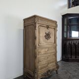 Baroque secretary in Louis XV style made of walnut.