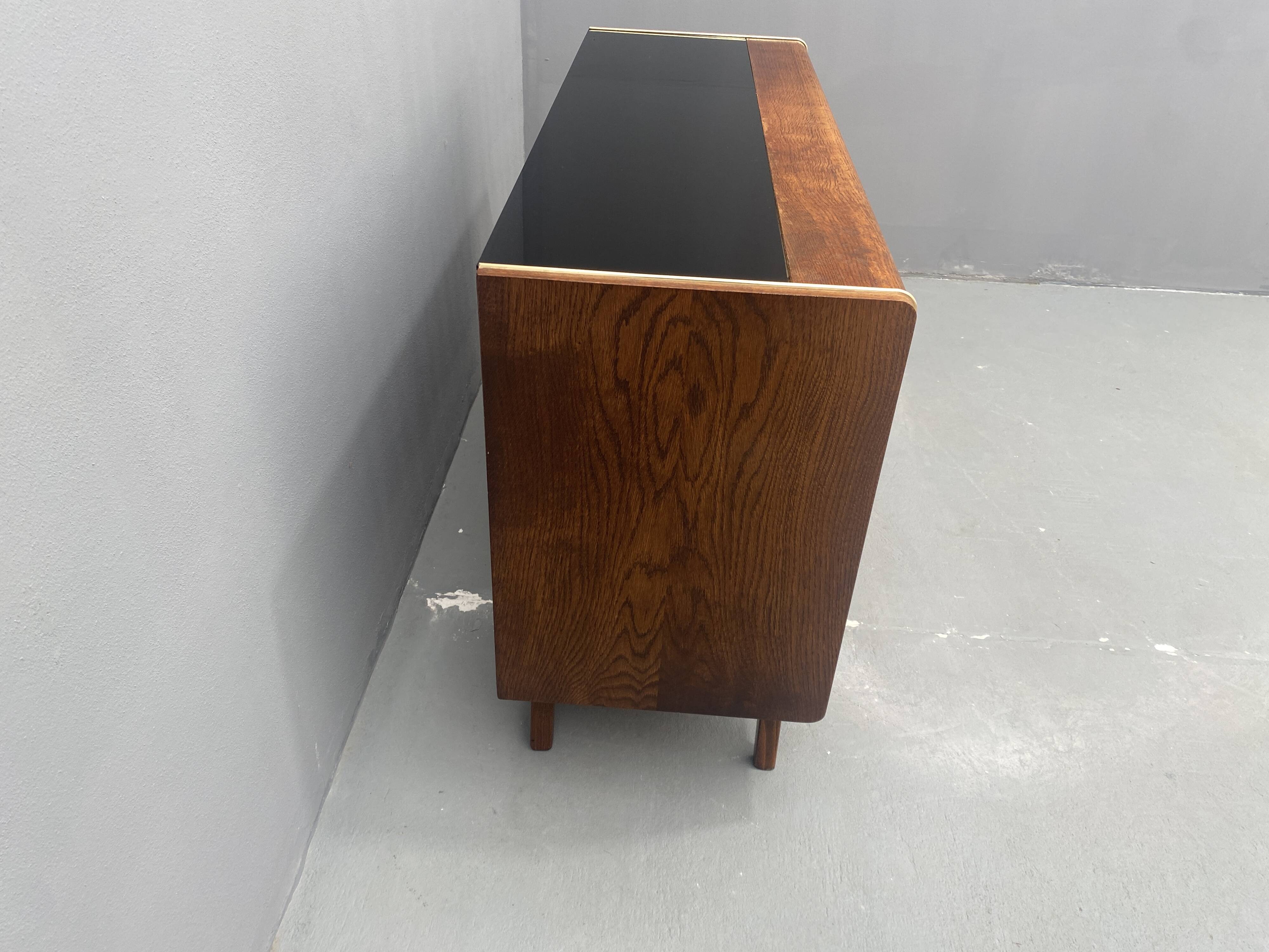 Buffet Jitona en verre opaxite, années 1960