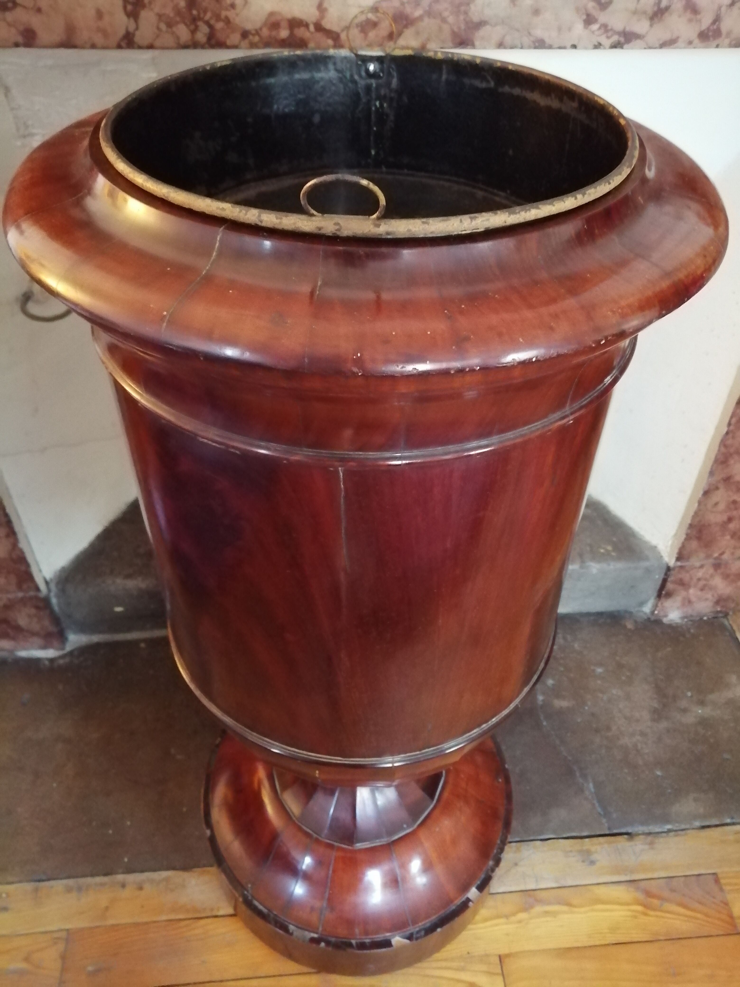 Jardiniere d'intérieur du 19ème en acajou
