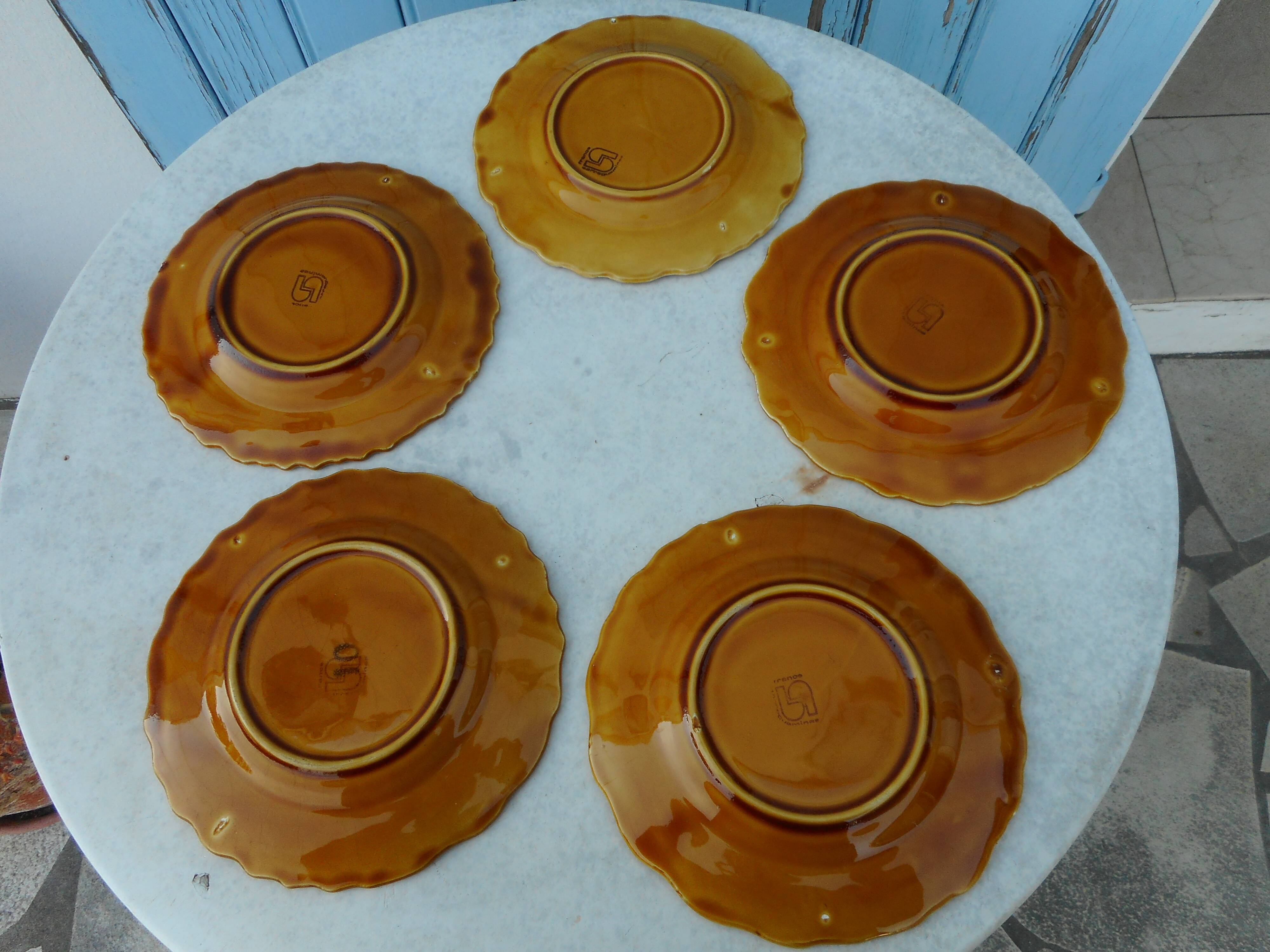 Five plates dessert in dabbling