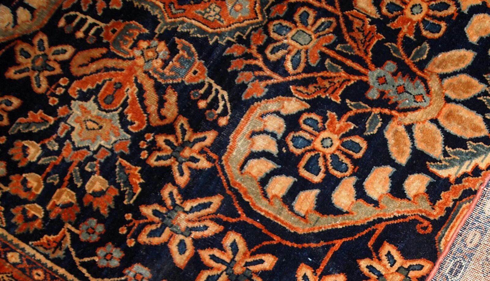 Handmade antique Persian Sarouk rug 4.1' x 6.7' (125cm x 204cm) 1920s - 1B782
