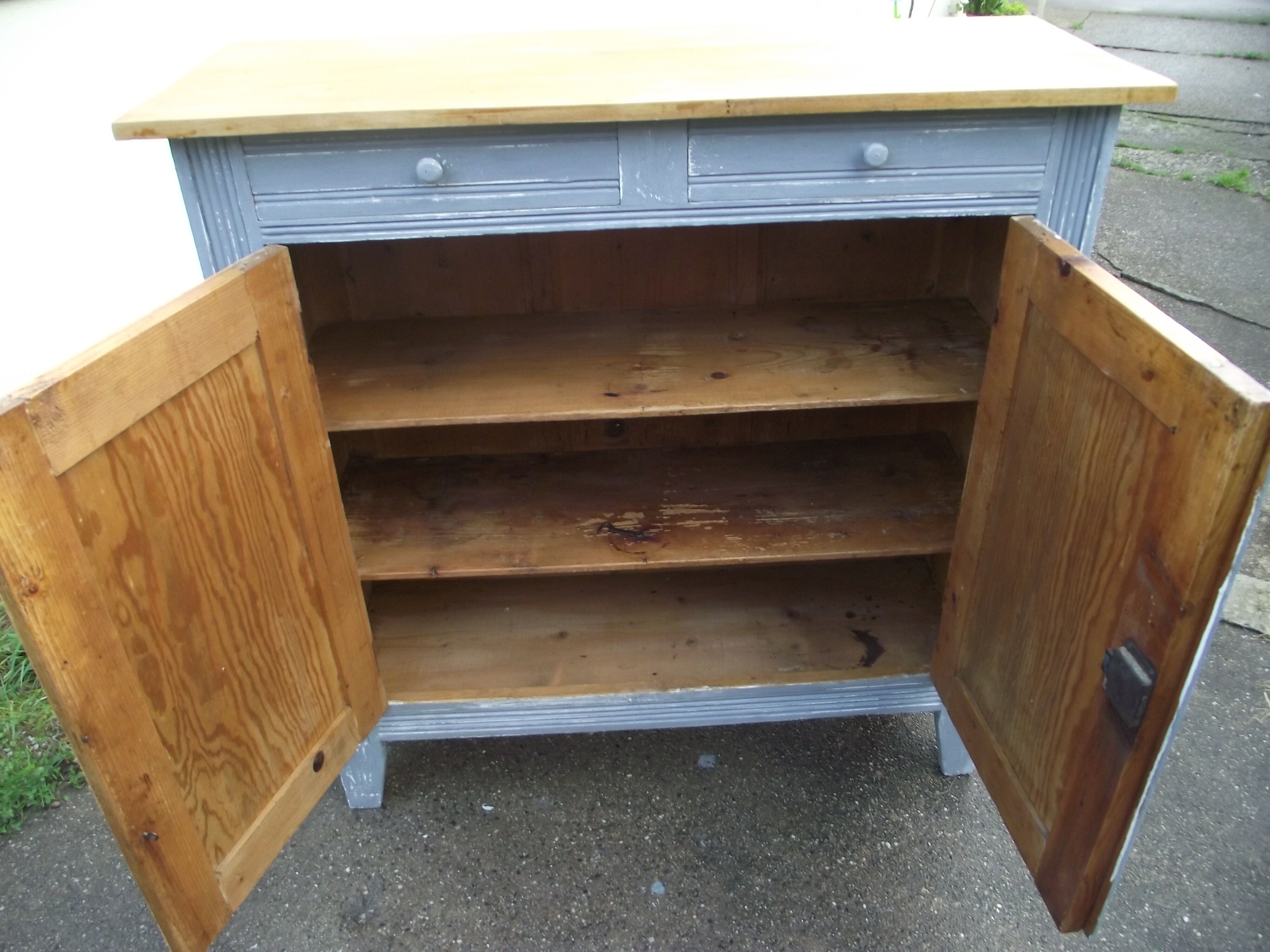 Skated Parisian buffet