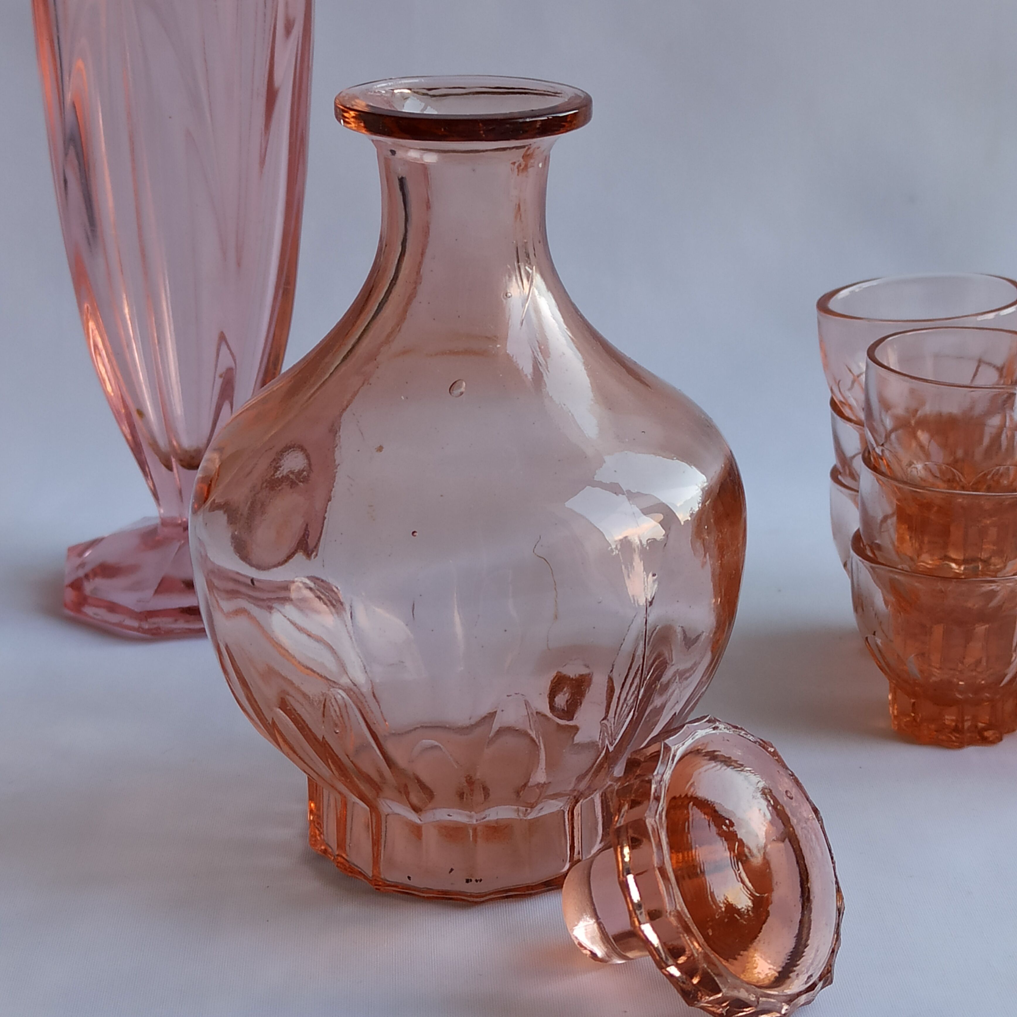 Carafe verre rose style art déco 14 cm