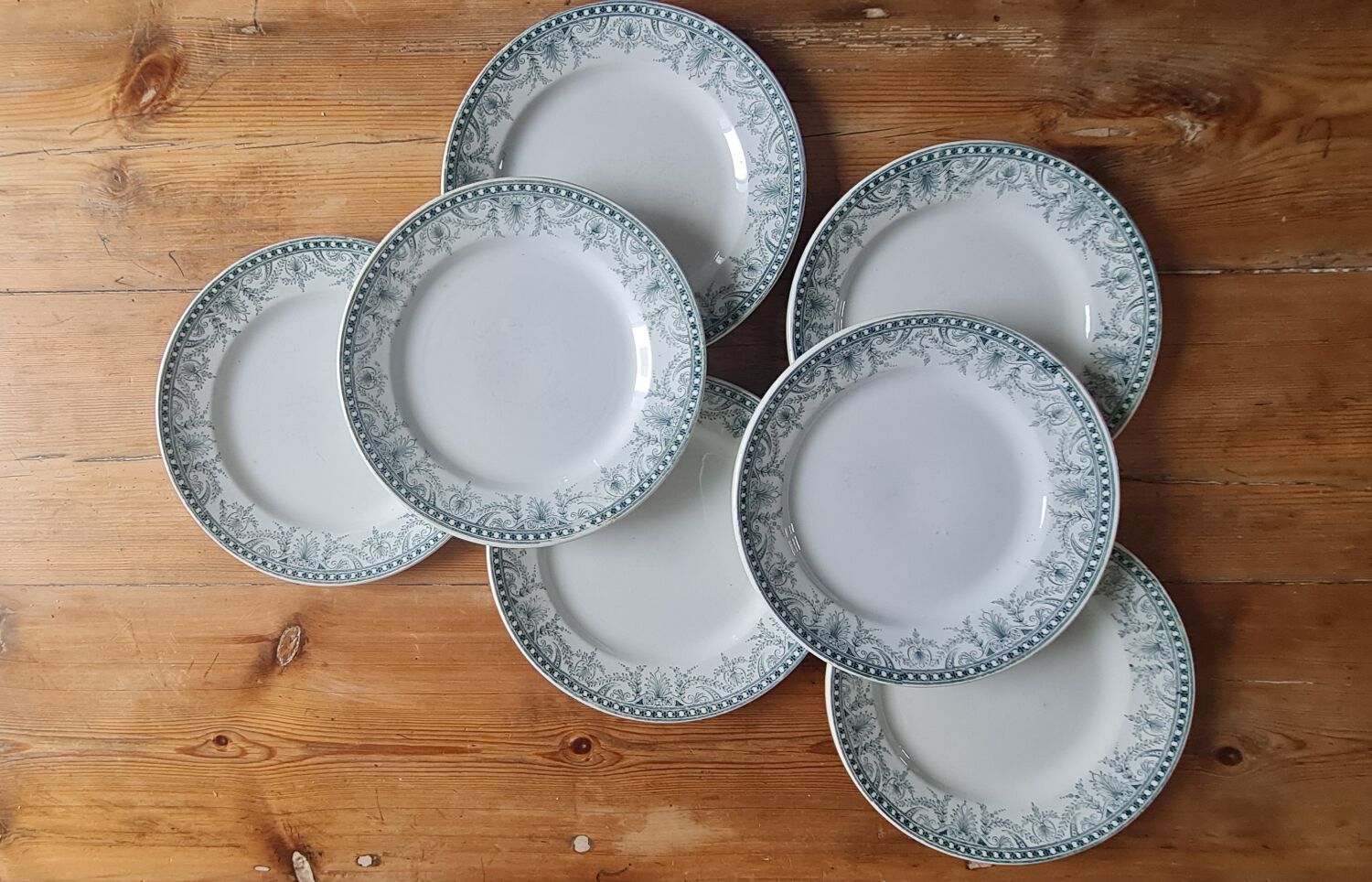 Set of 7 Terre de fer plates