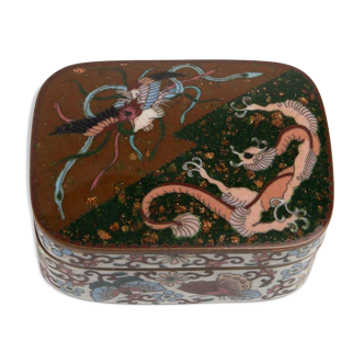 Boite en émaux cloisonnés sur cuivre à décor de dragon et phénix Japon vers 1880