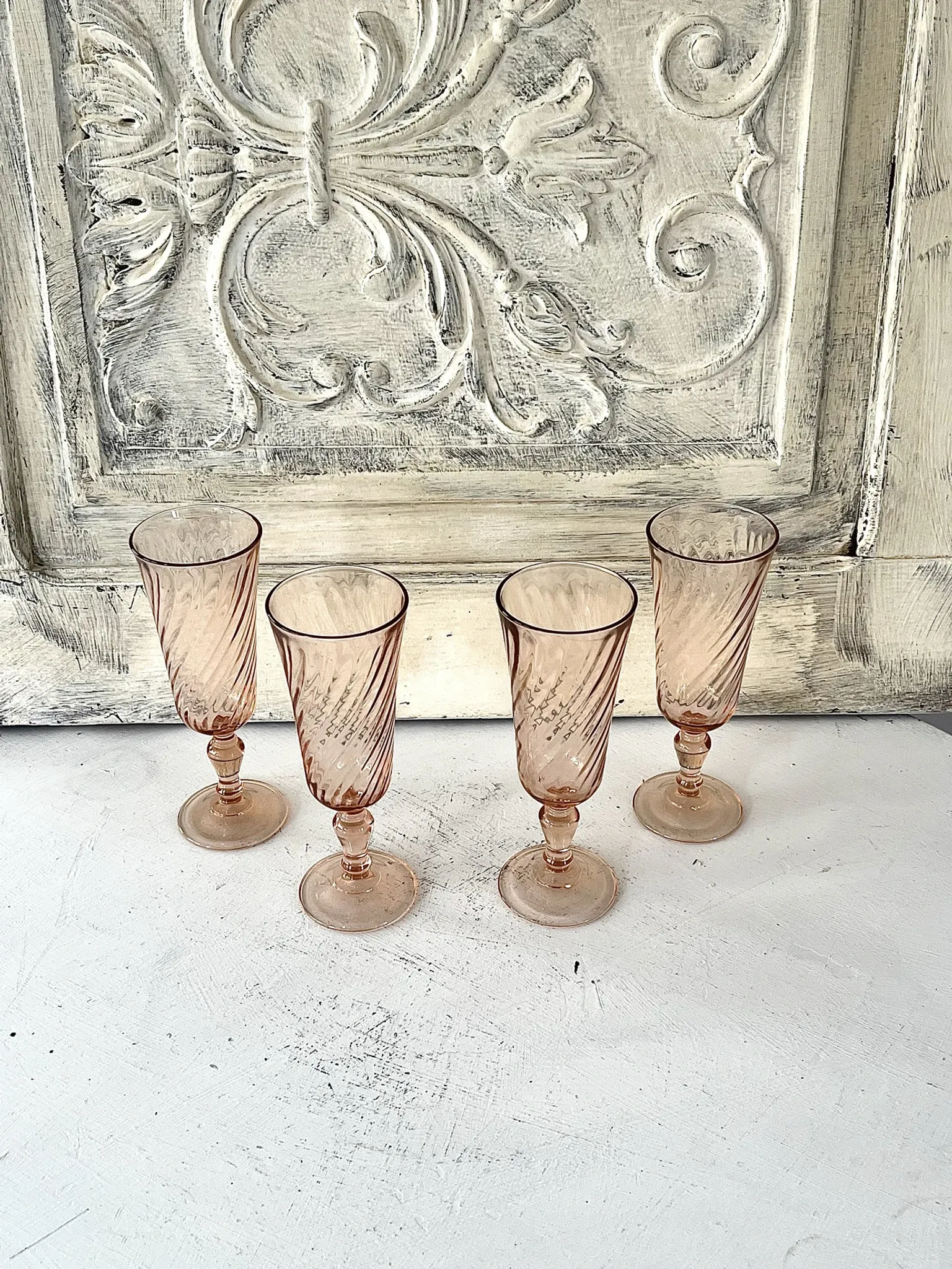 Champagne flutes set of 4, pink French swirl glass stemware