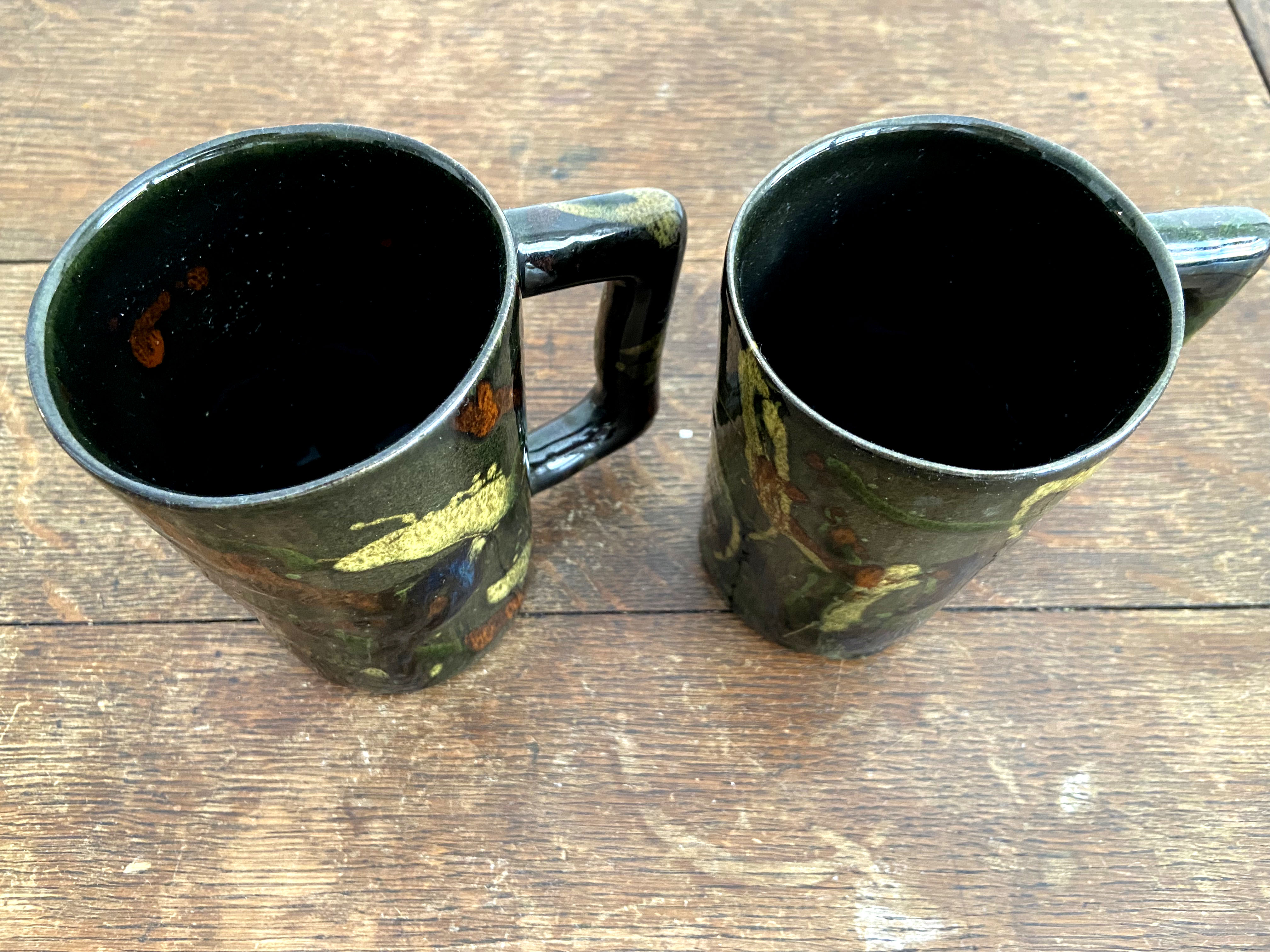 Set of 2 Jerry Rossé mugs