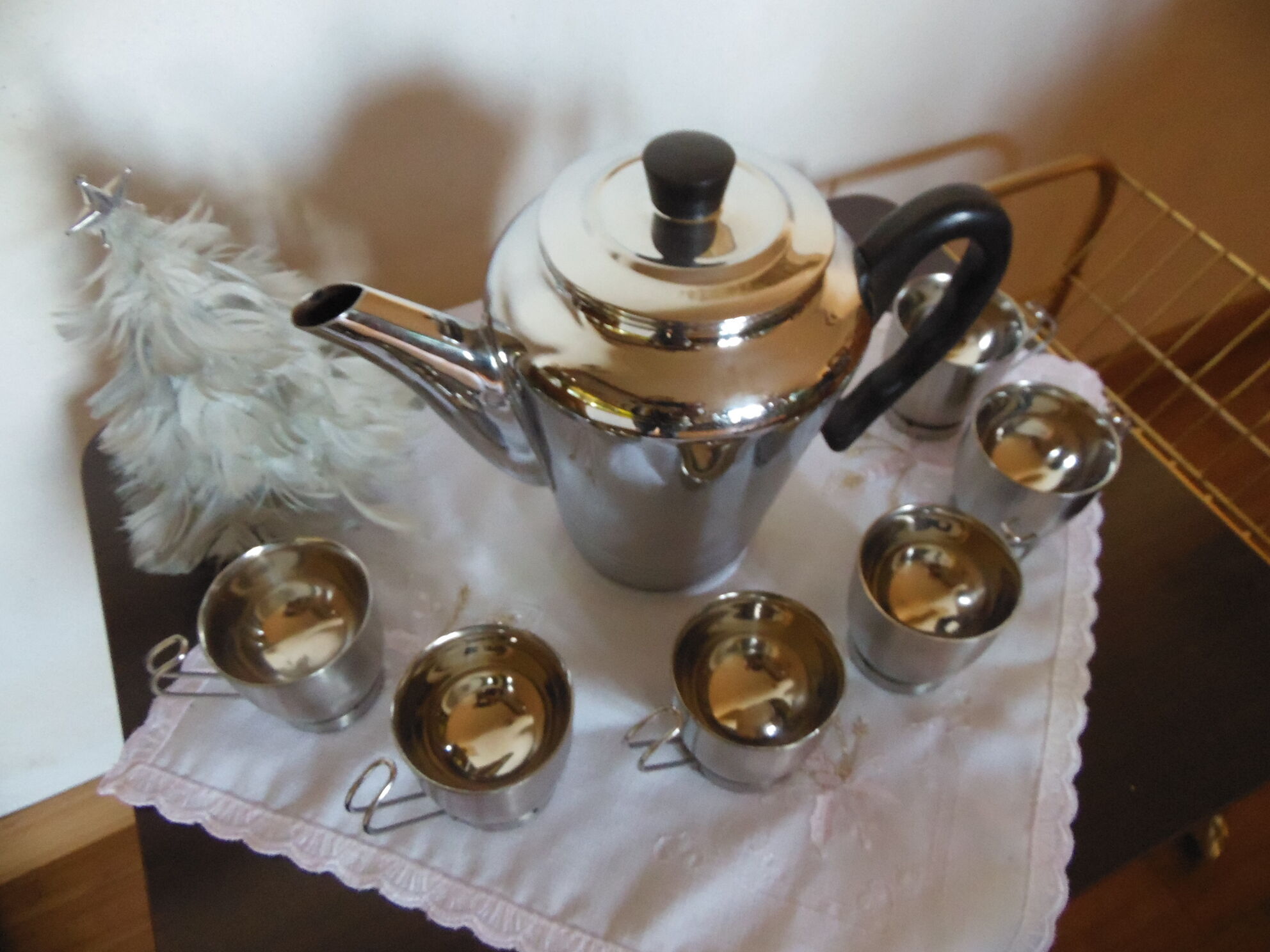 Brushed chrome nickel-plated copper coffeepot and 6 cups alu