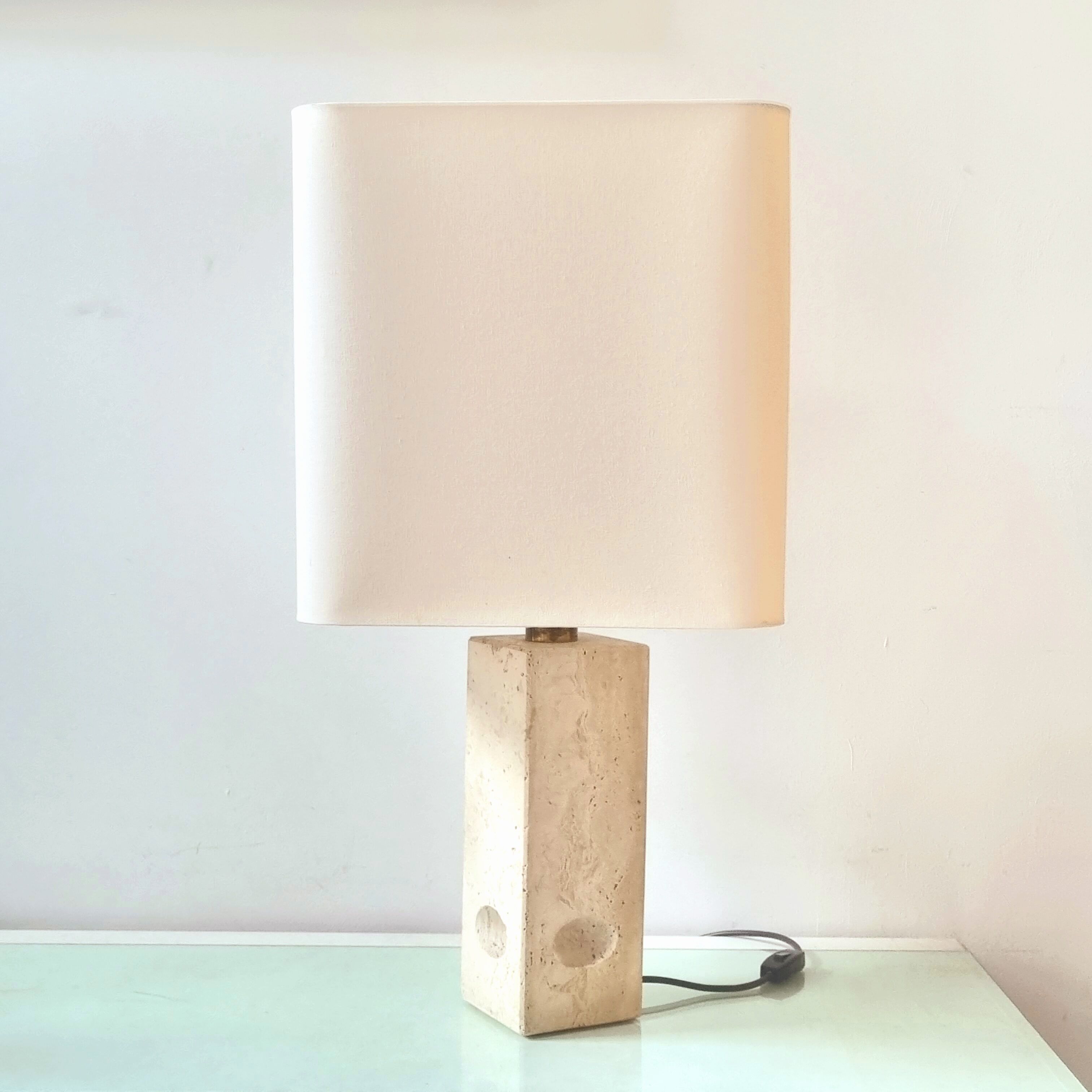 Sculpted travertine table lamp, italy 1970s