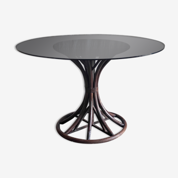 Round dining table tulip foot in rattan and smoked glass 70s