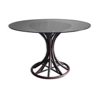 Round dining table tulip foot in rattan and smoked glass 70s