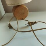 Lampe en bois avec abat jour en soie , peint à la main , signé