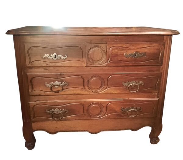 Commode du dix huitième sciecle en bois  massif