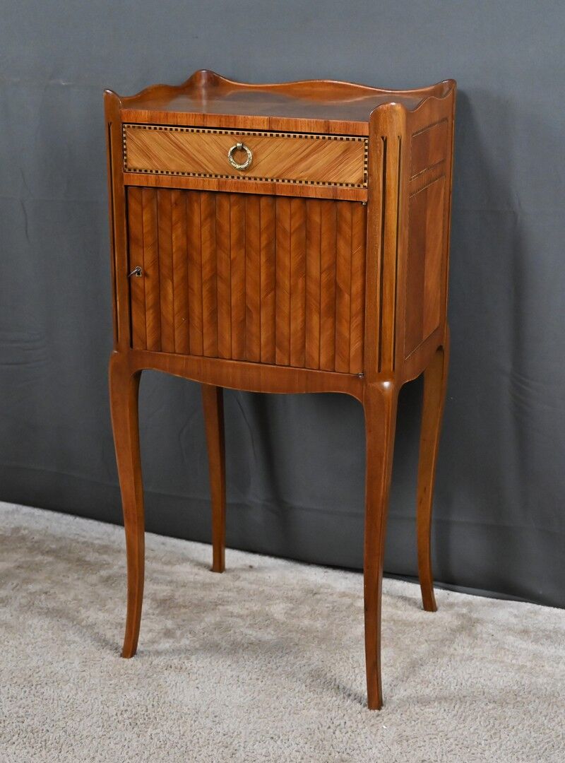 Living room table in marquetry, transitional style between Louis XV and Louis XVI – mid-20th century.