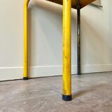 Yellow metal table ☐ 60 x 60 cm
