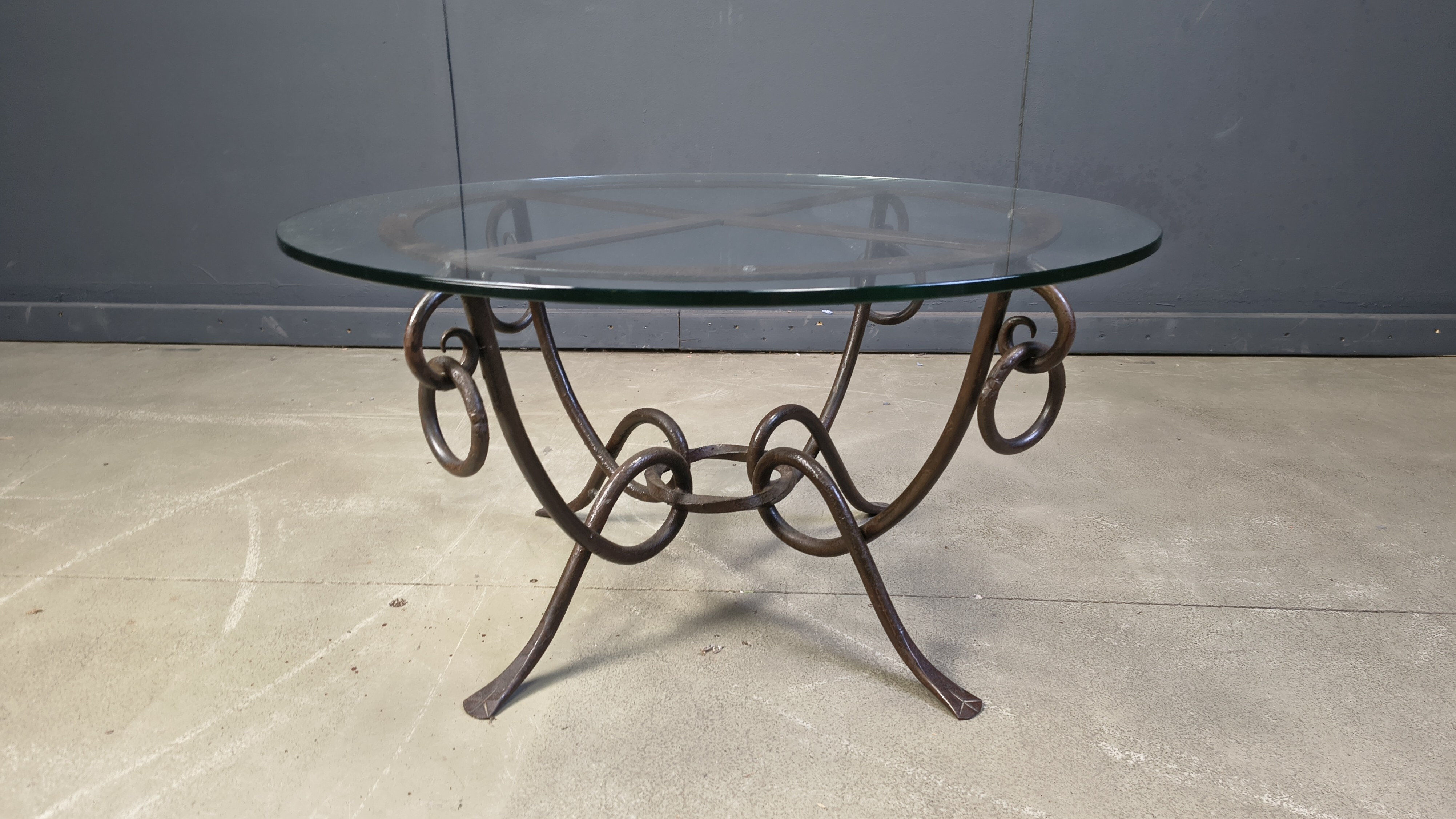 Table basse en fer forgé par René Drouet, années 1940.