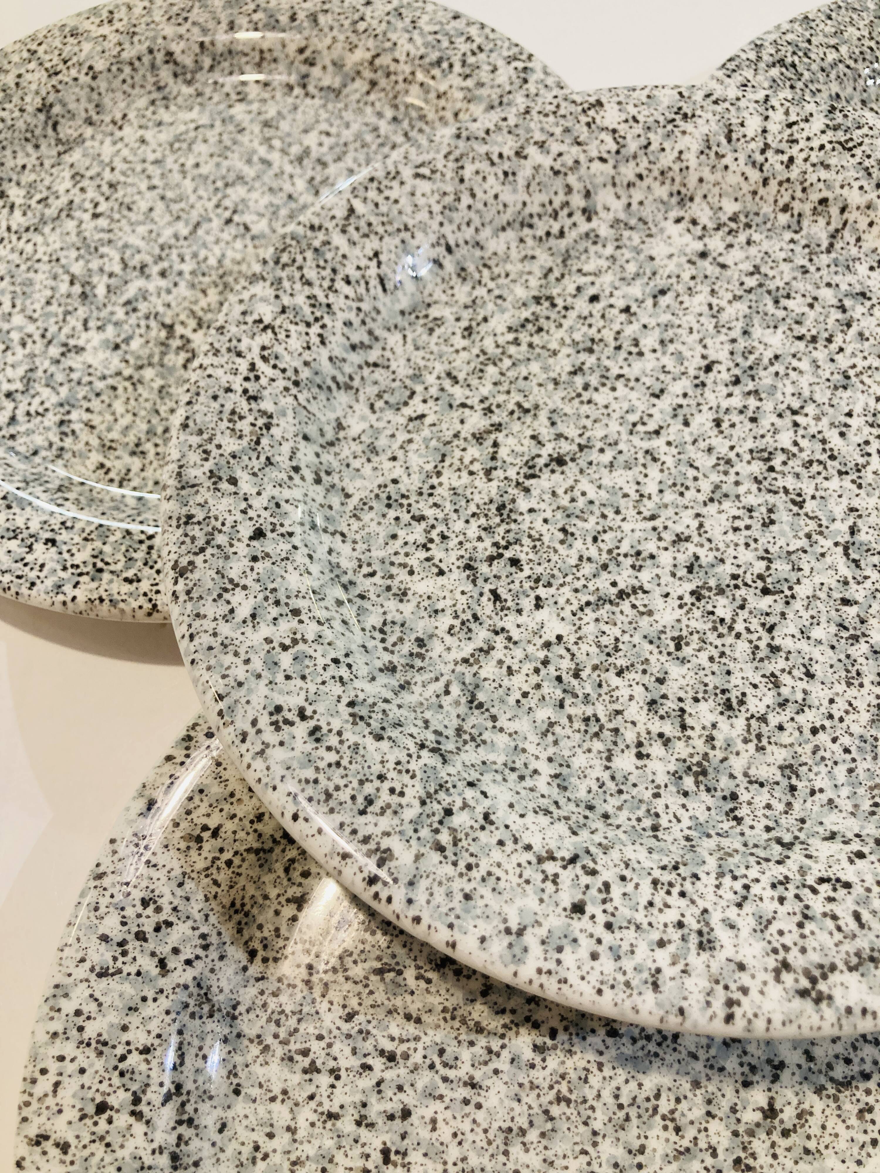 4 plates Quadrifoglio Italy speckled black and blue