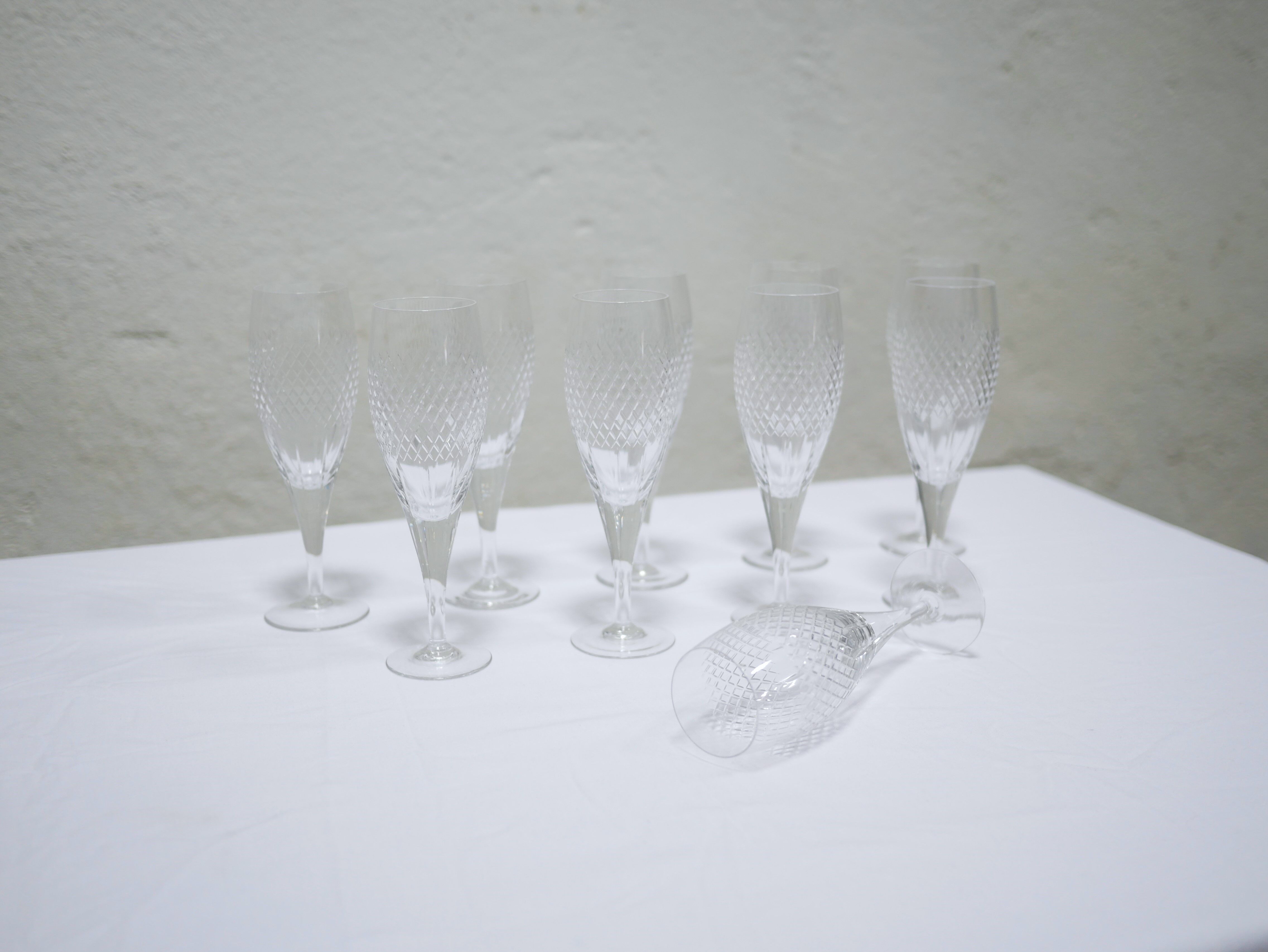 Series of 10 vintage crystal champagne flutes