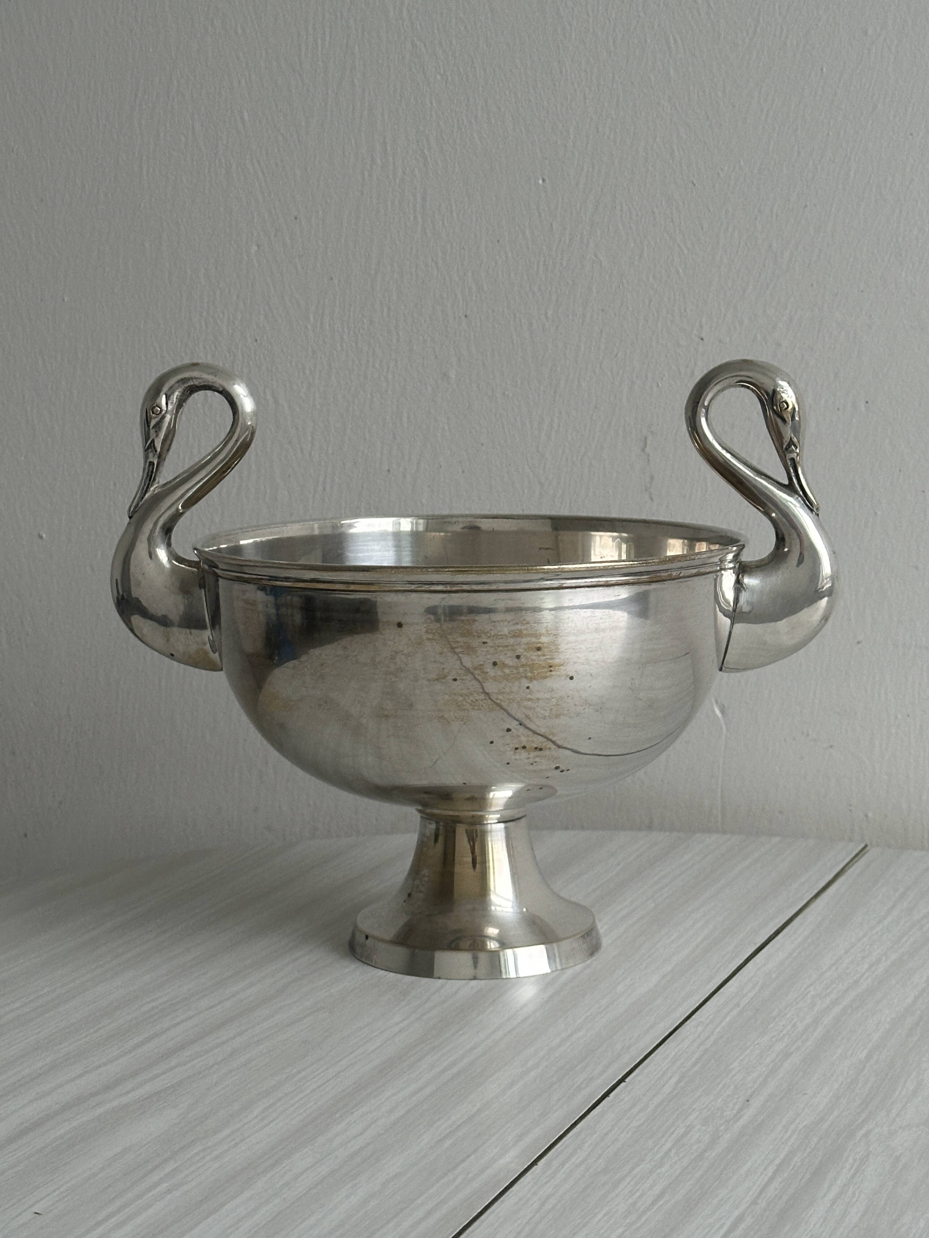 metal swan handle cup