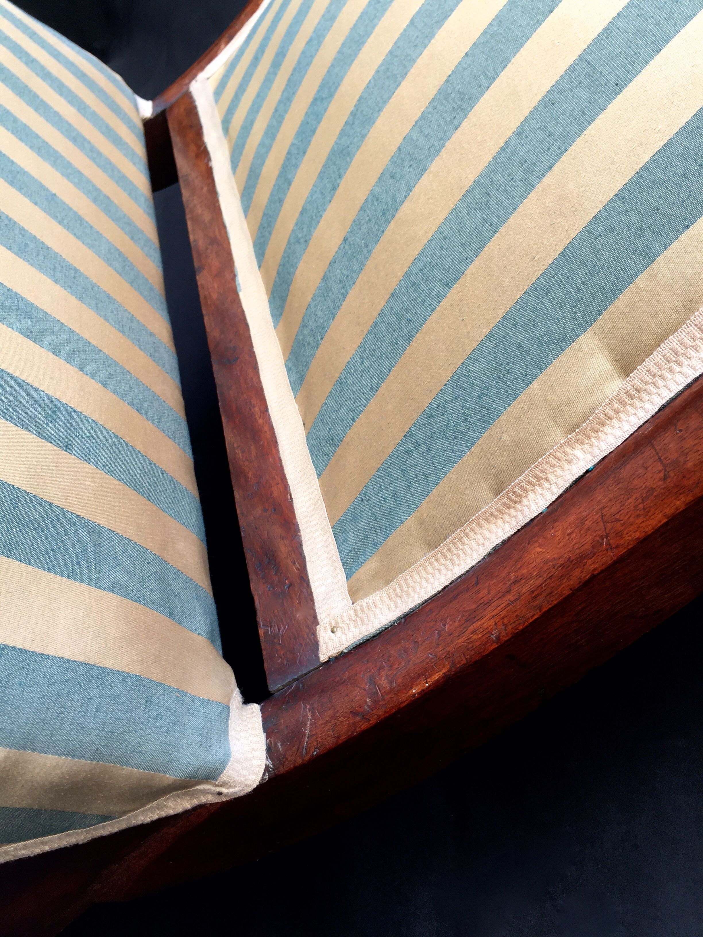 Walnut recamier bench Napoleon III daybed mid-nineteenth century