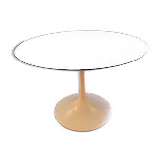 White tulip-footed round table, 1970s