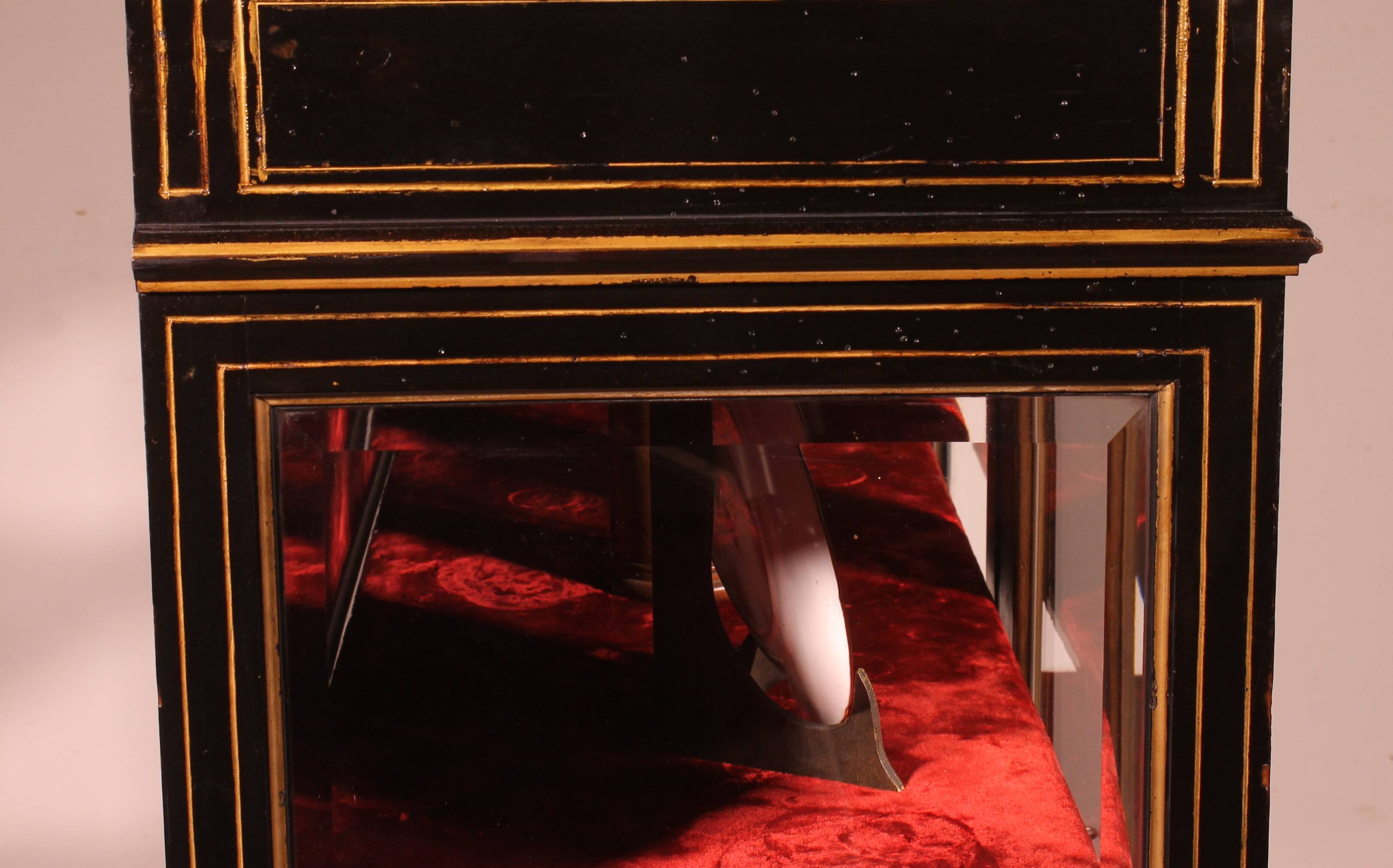 Napoleon III period collector's display cabinet