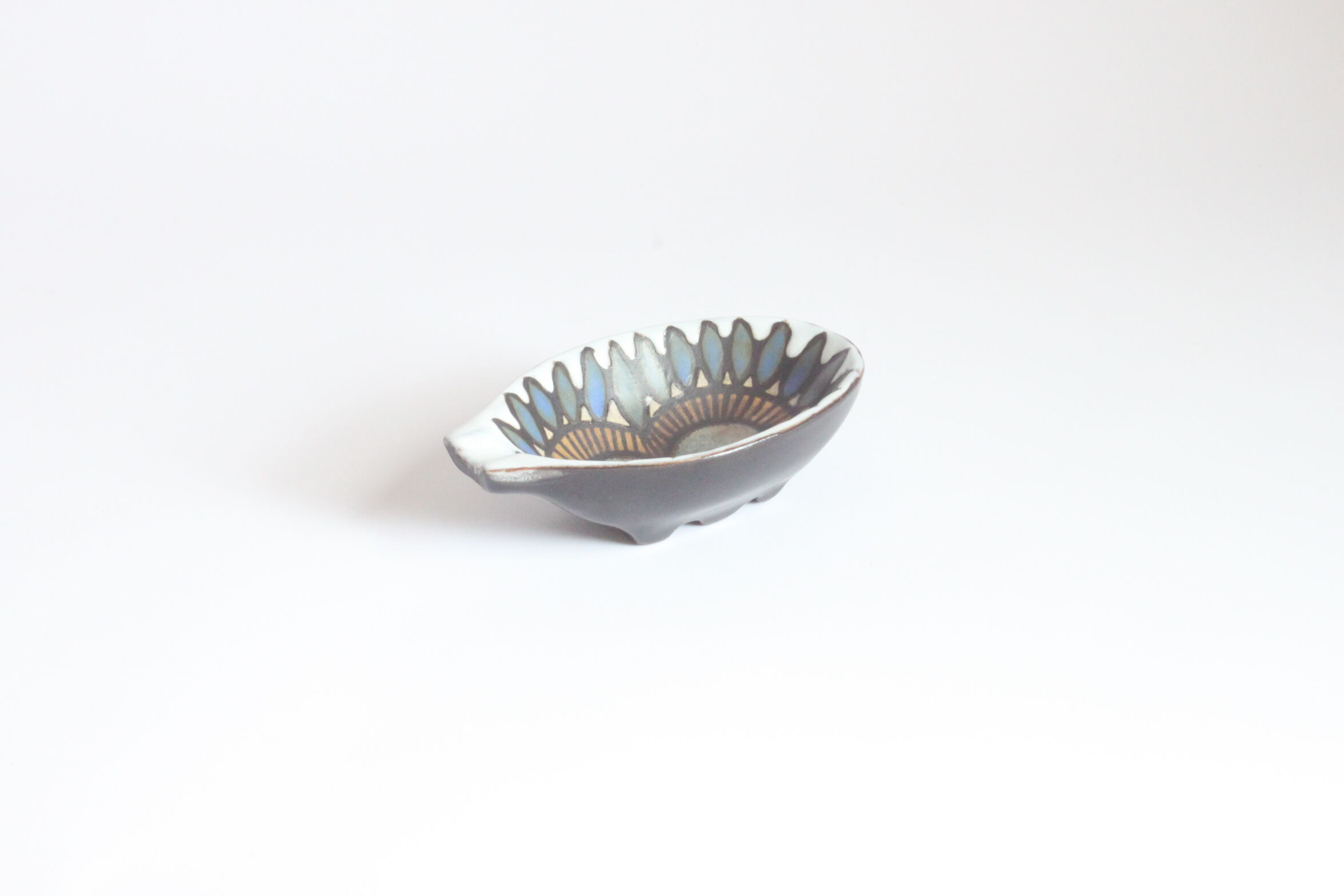 Mid century modern ceramic hedgehog shaped ashtray, 1950s