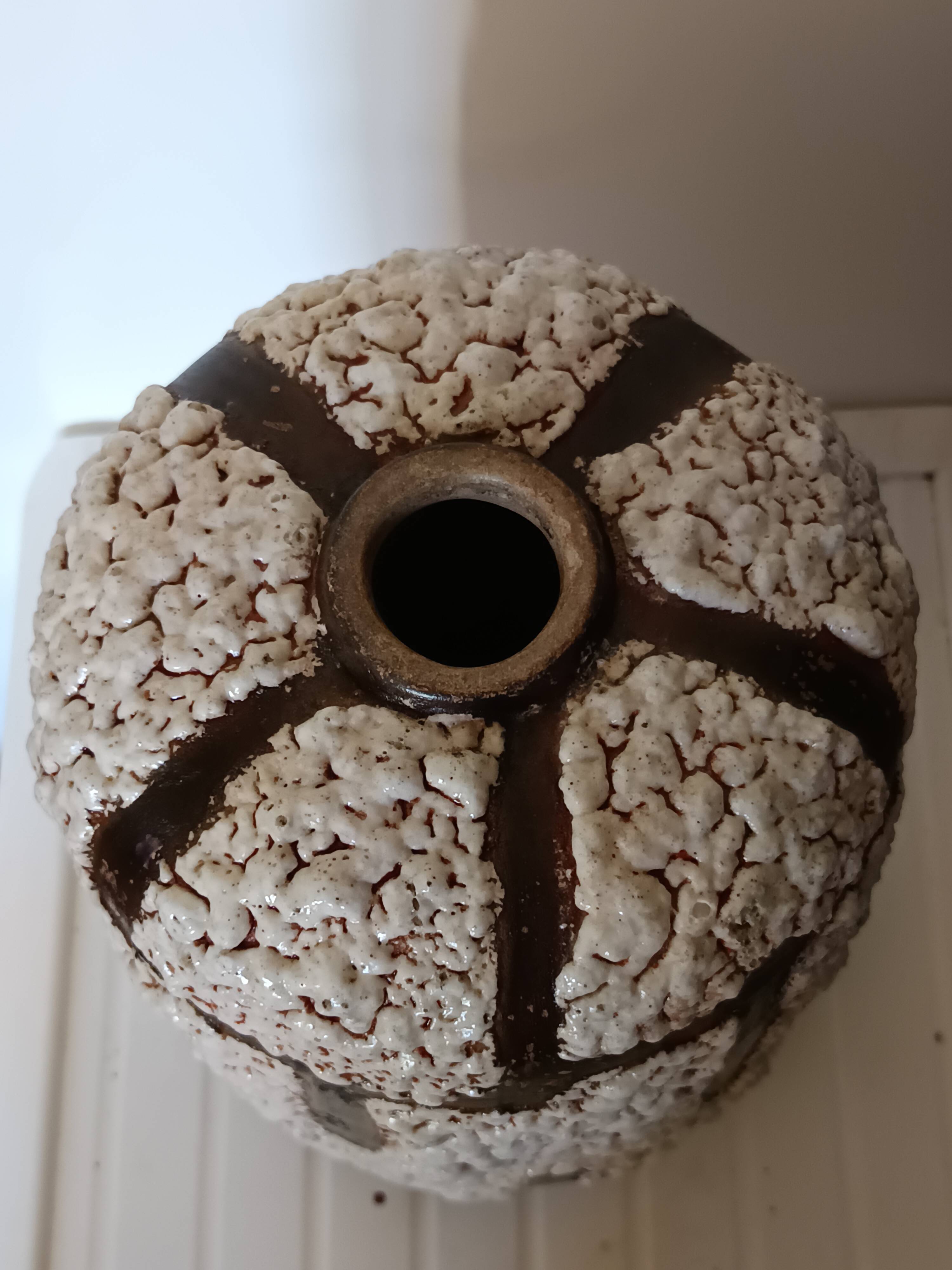 Large brutalist lamp base in glazed ceramic, Fat Lava decor 1970.
