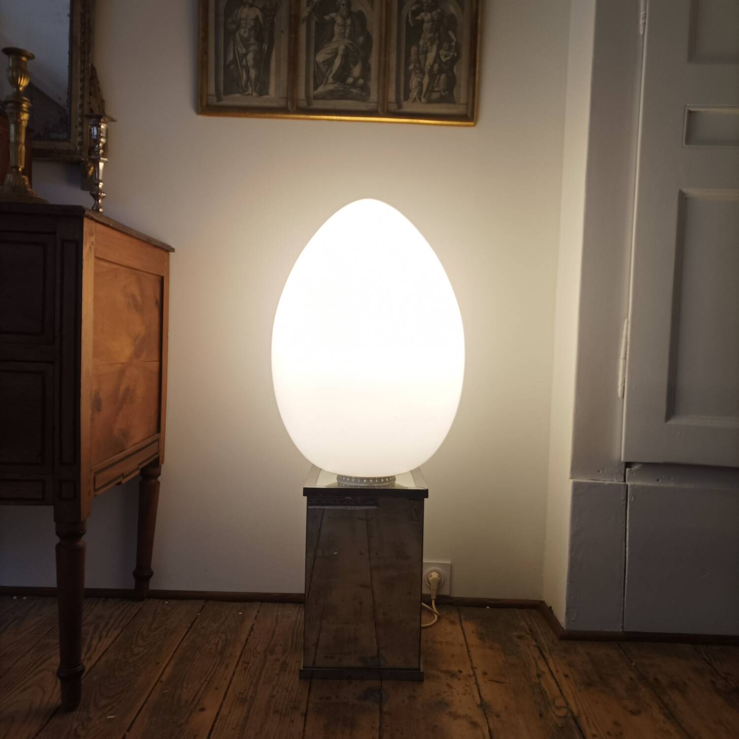 Uovo egg lamp by Ben Swildens in opaline glass Fontana Arte