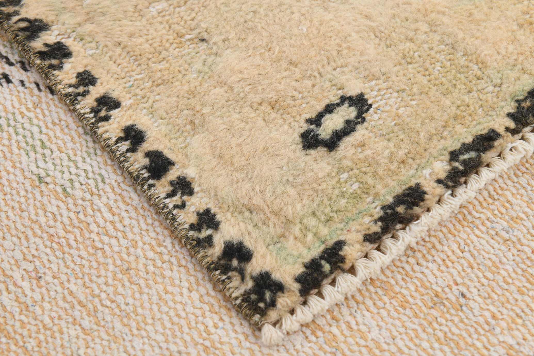 5x8 beige tones wool classic vintage rug 253x166cm