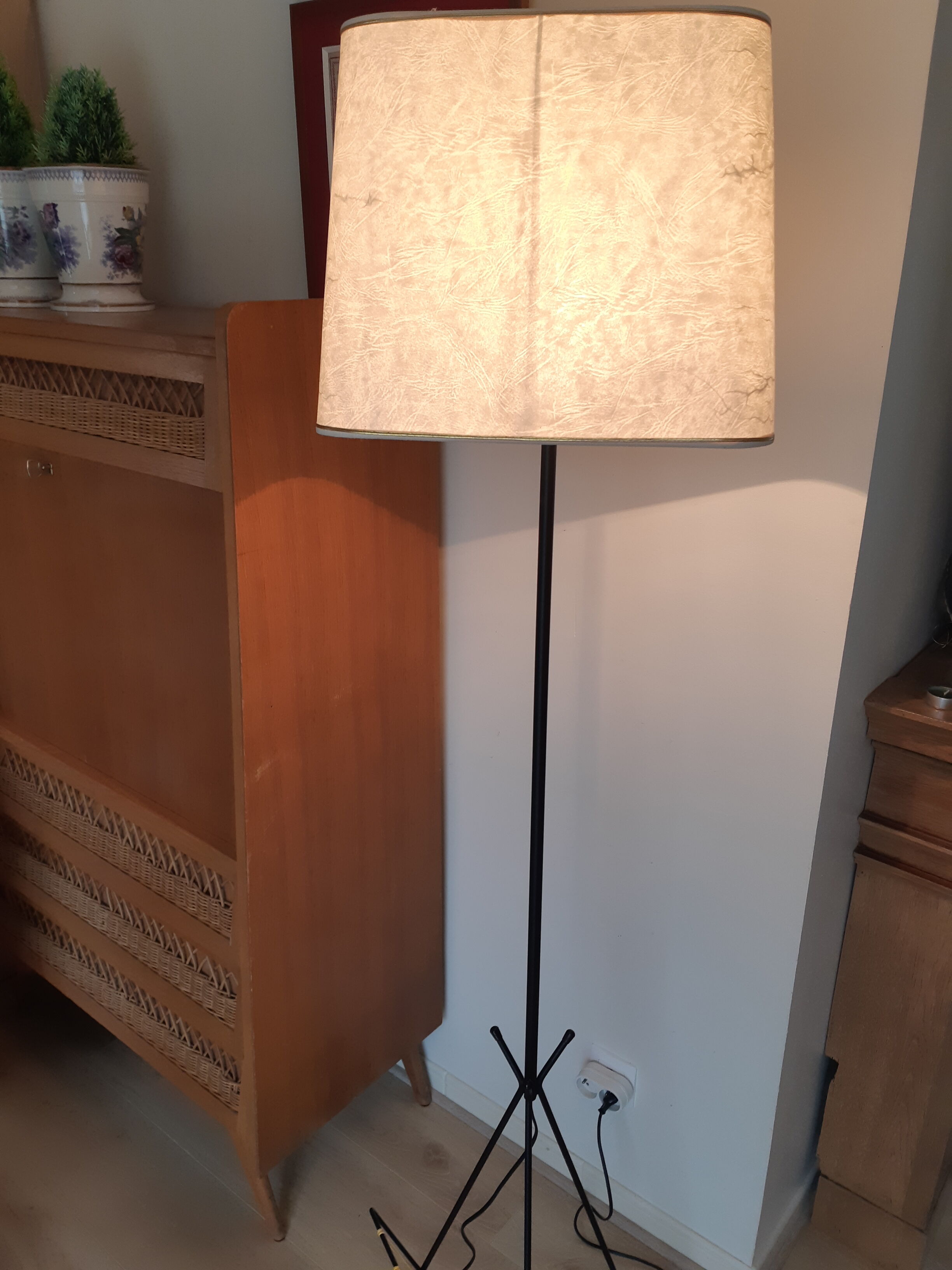 Black tripod floor lamp, magazine holder with scoubidou , vintage , 50s