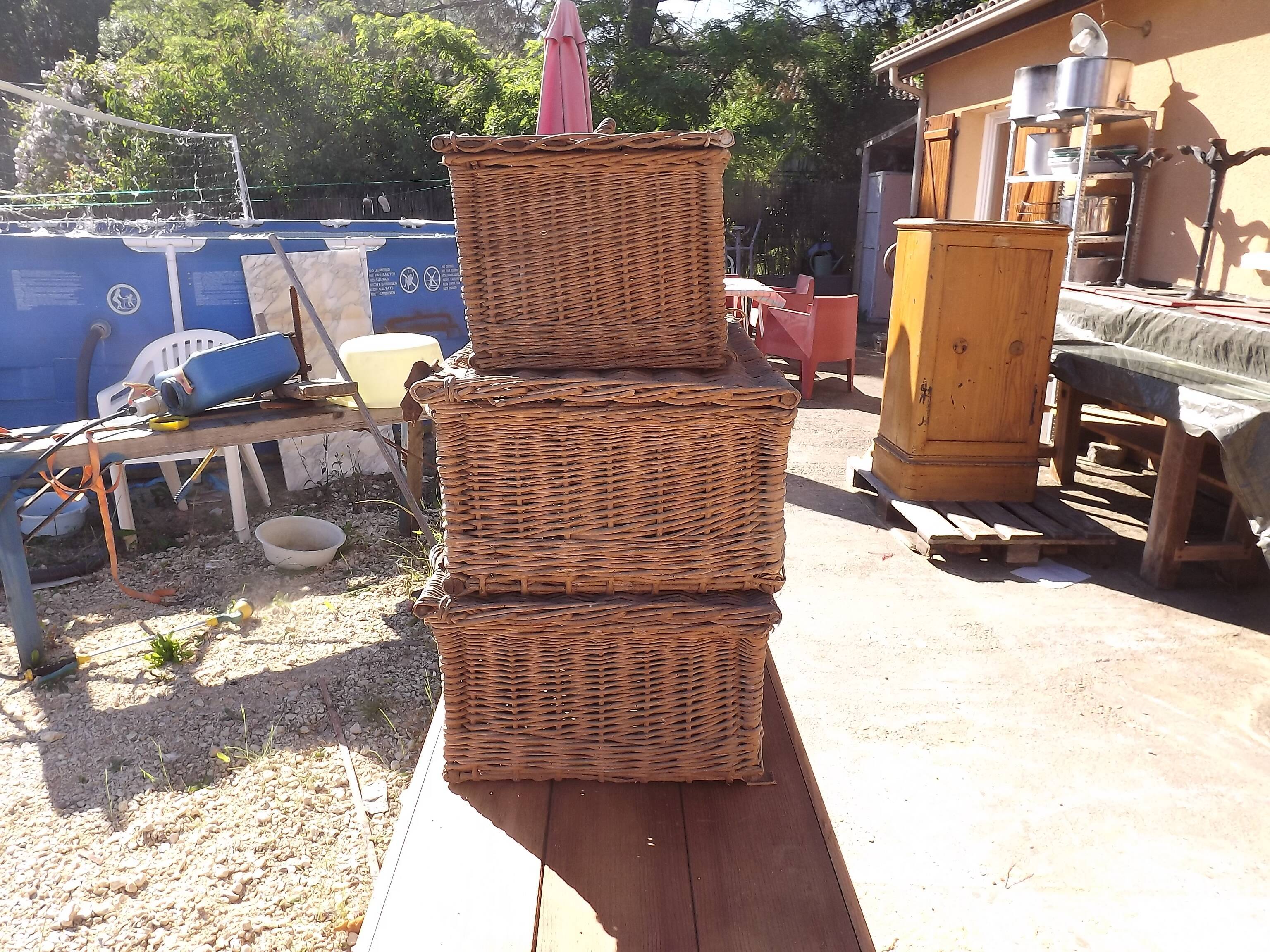 3 panières, old Wicker suitcases