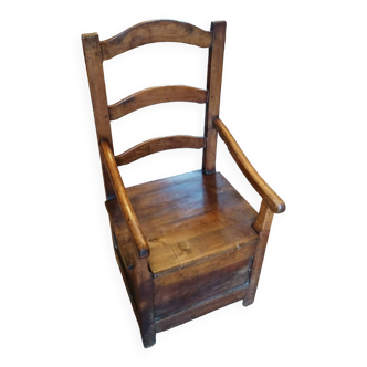 Chaise coffre ancienne en bois massif