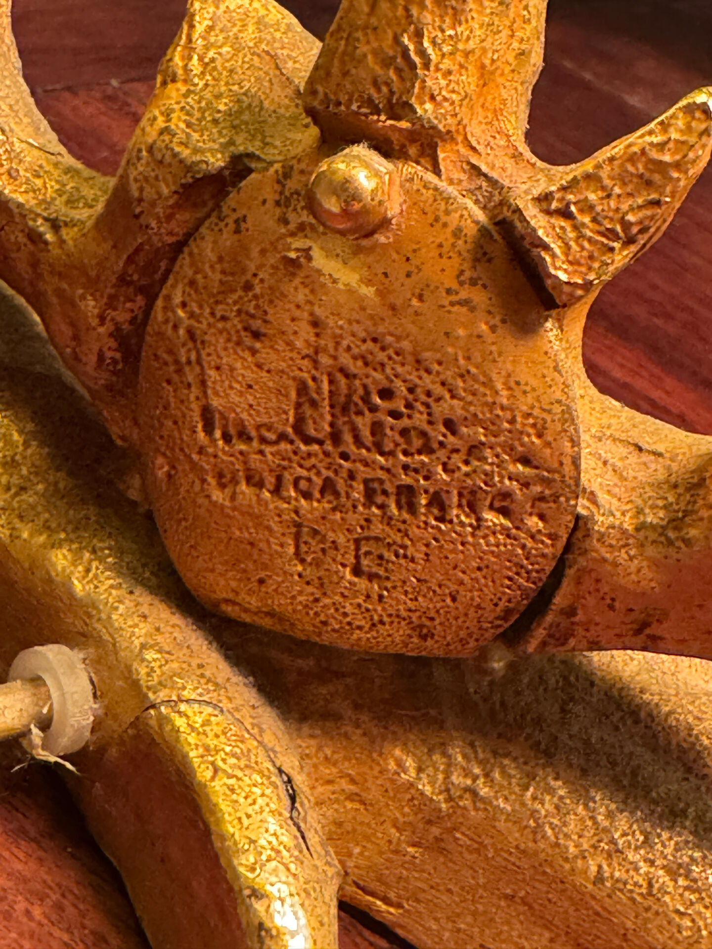Lampe de table à deux bras en bronze doré par Georges Mathias for Fond