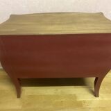 Chest of drawers.