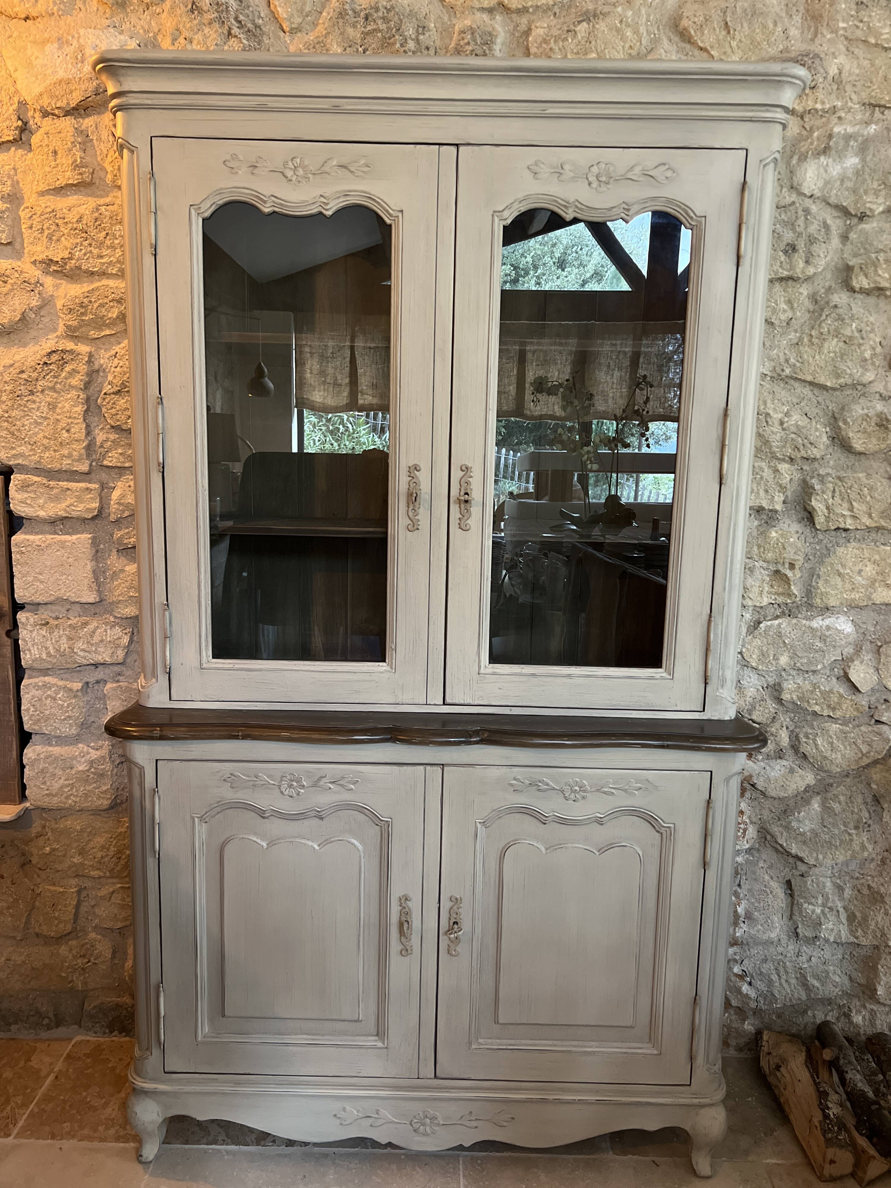 Charming vintage display cabinet in greige solid wood, castle charm.