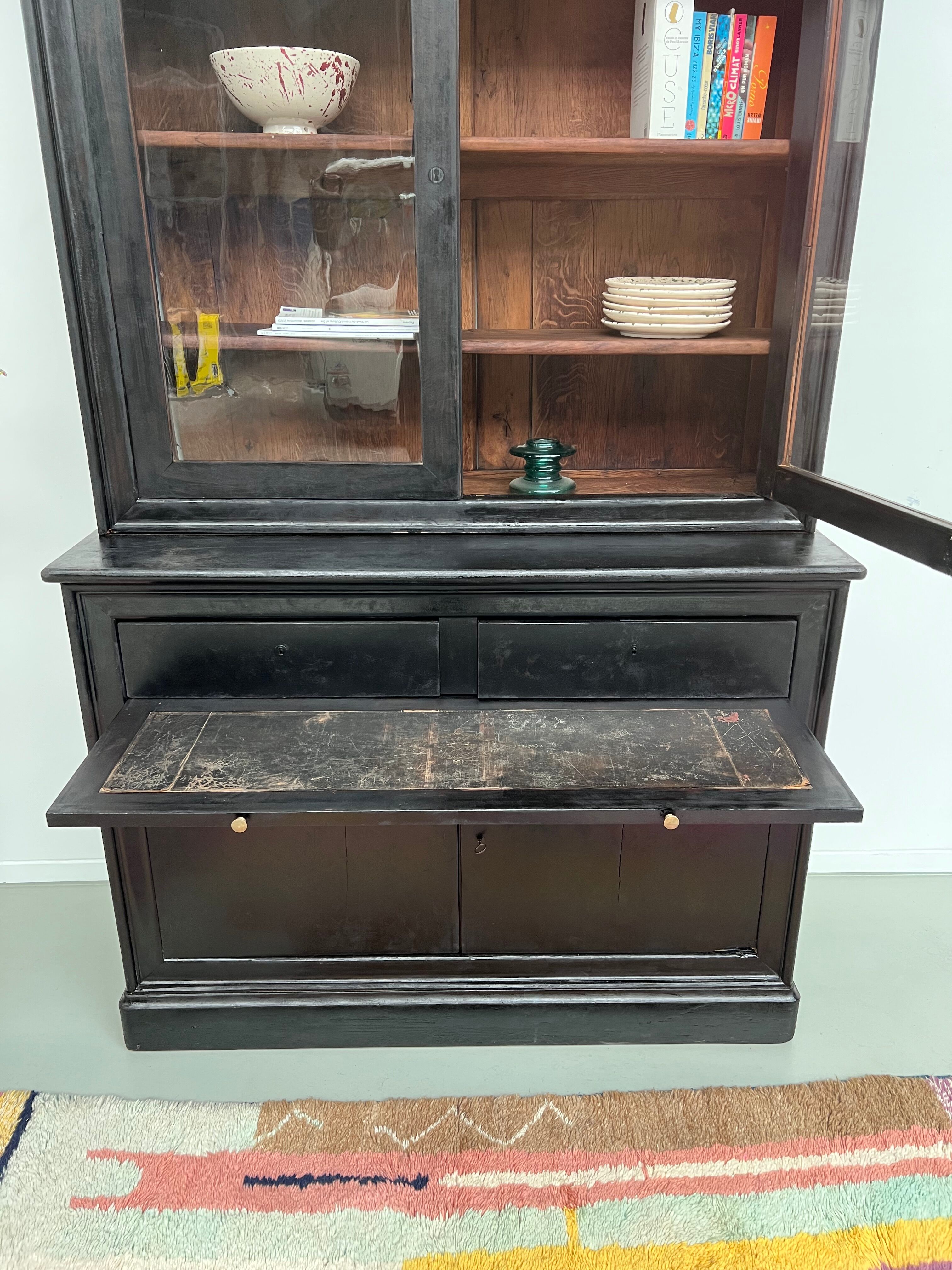 Sideboard - showcase 2 old body in blackened wood