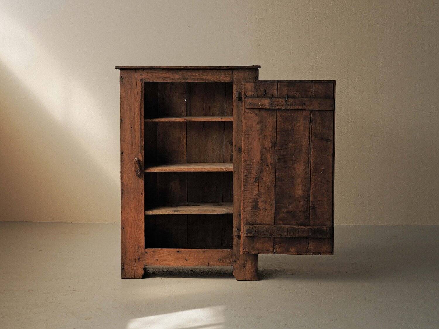 Oak furniture, folk art, Cévennes, 19th century